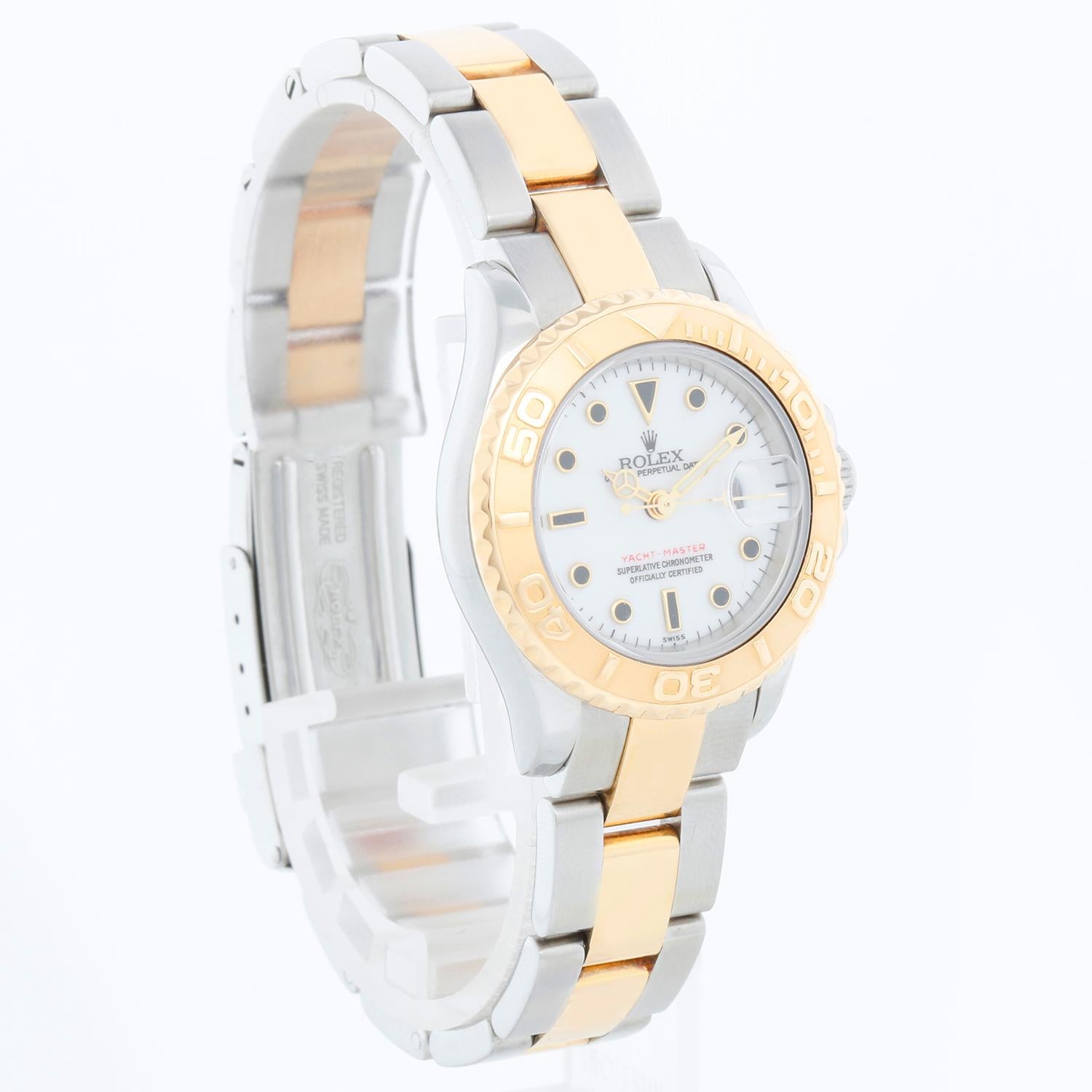 Rolex Damen Yacht-Master 2-farbige Uhr mit weißem Zifferblatt 69623 im Zustand „Hervorragend“ im Angebot in Dallas, TX