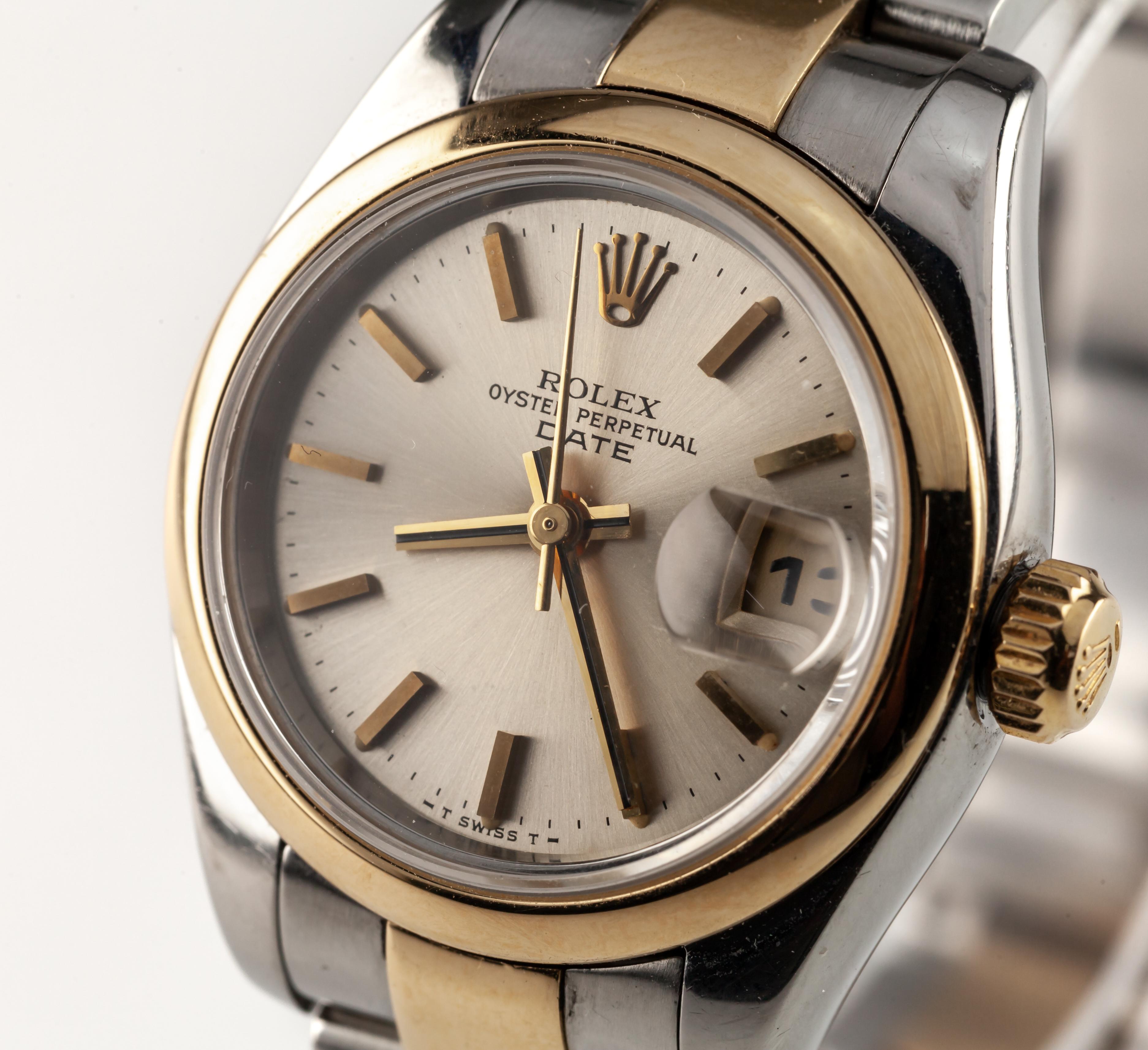 Rolex Lady-Datejust 179163 Bracelet huîtres en or et acier avec lunette en or

Modèle #179163
Boîtier en acier inoxydable avec lunette en or jaune 18k

26 mm de diamètre
Largeur de cosse à cosse = 13 mm
Distance entre les pattes = 33 mm
Épaisseur =