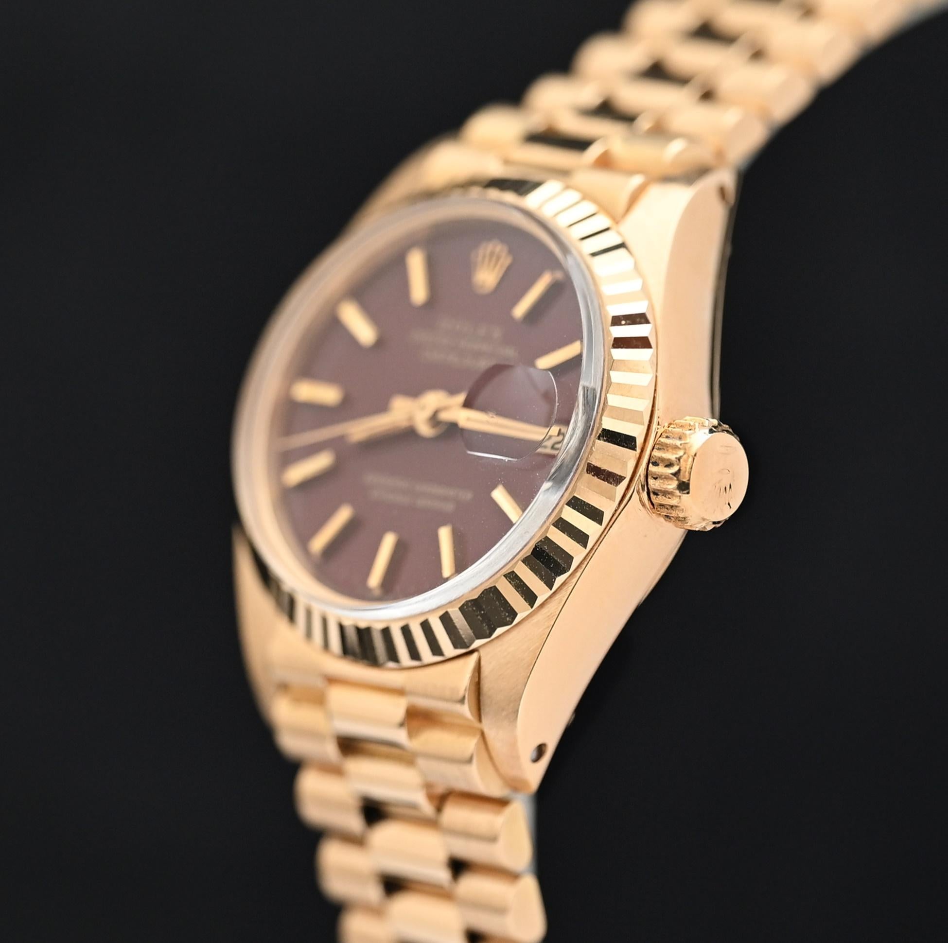Rolex Lady Datejust 18K YG Stella Rotes Ochsenblut Zifferblatt 6917 mit Armband, 1981 im Zustand „Relativ gut“ in Central & Western District, HK