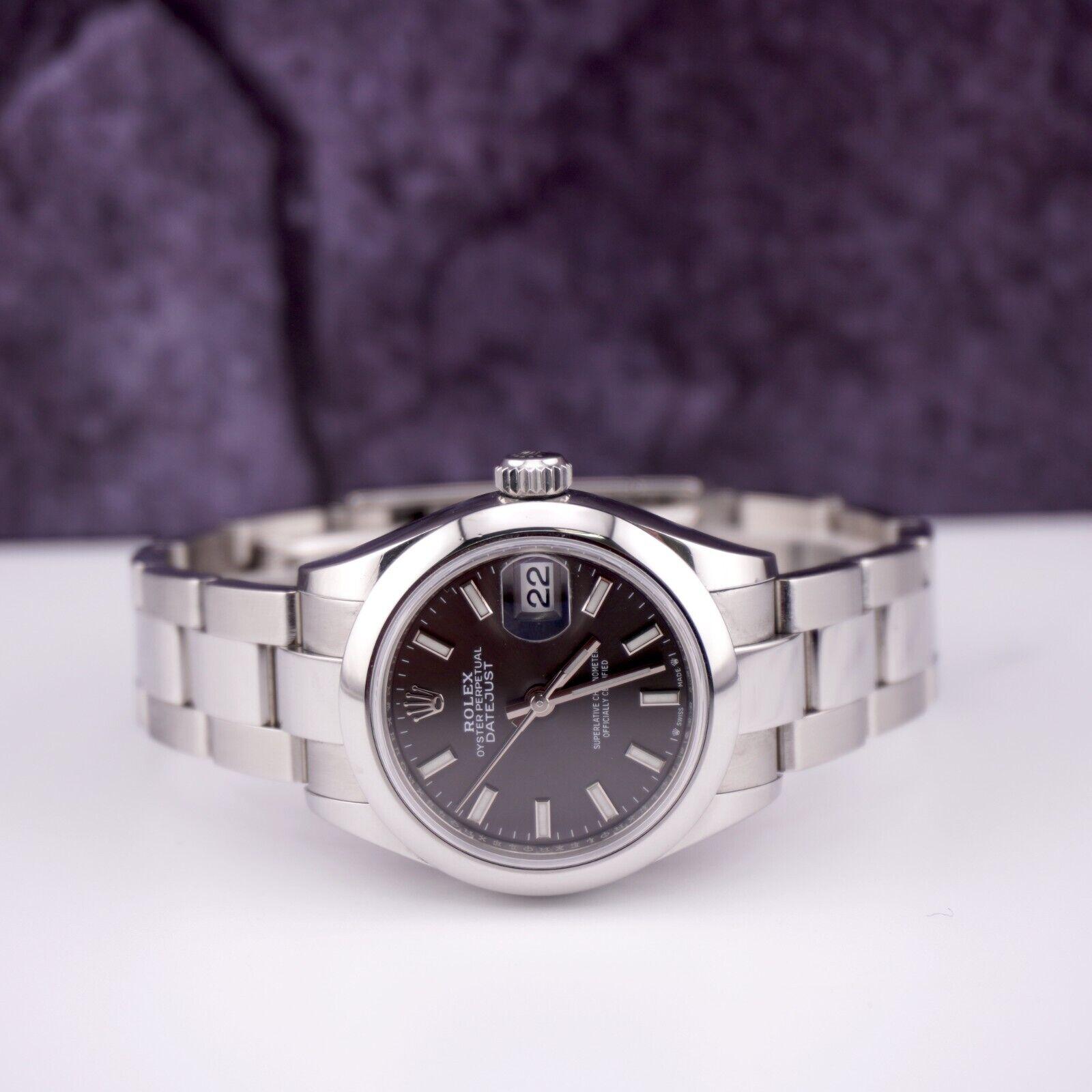 Modern Rolex Lady Datejust 28mm Stainless Steel Smooth Oyster Silver Dial Watch 279160 For Sale