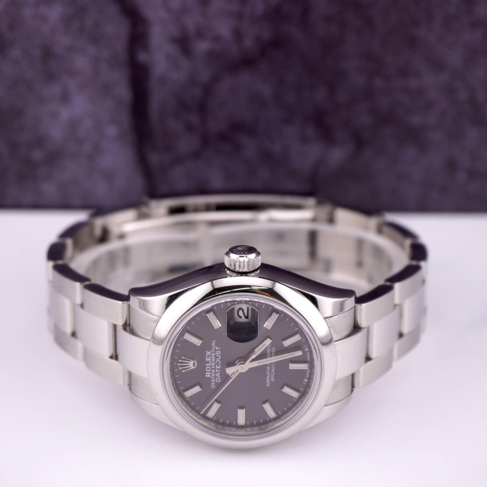 Rolex Lady Datejust 28mm Stainless Steel Smooth Oyster Silver Dial Watch 279160 In Excellent Condition For Sale In Pleasanton, CA