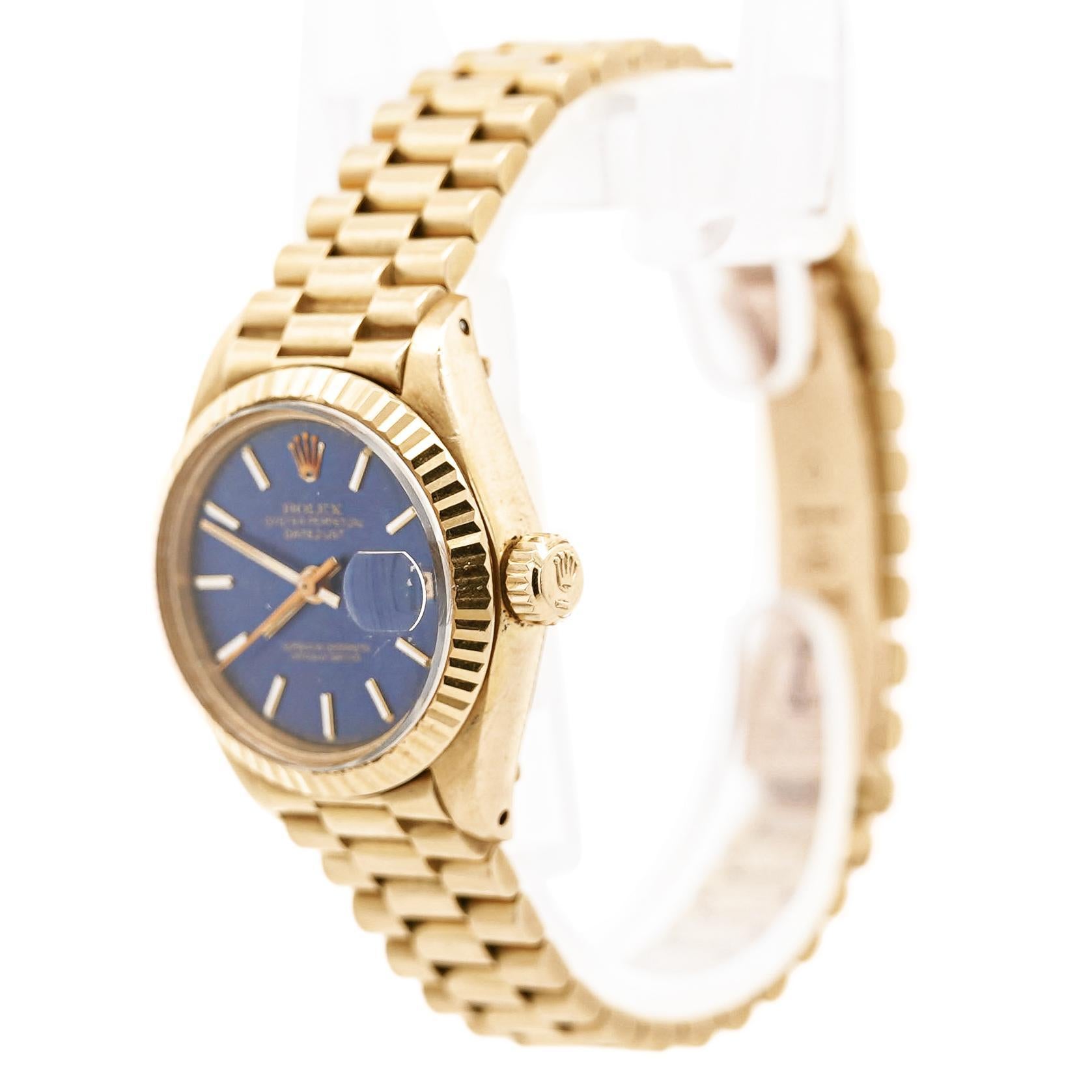 Rolex Montre pour femme DateJust 6917 avec cadran bleu et bracelet président en or 18 carats en vente 3