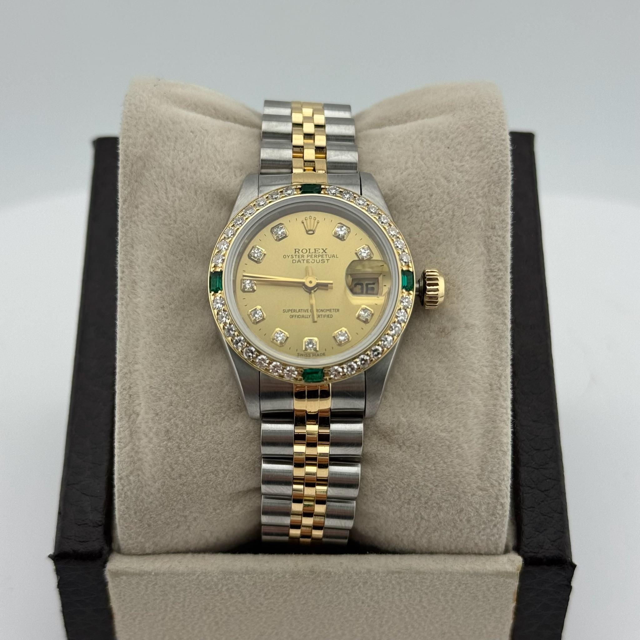 Numero di stile: 69173



Seriale: W86****



Anno: 1995

 

Model: Rolex Lady-Datejust

 

Materiale della cassa: Acciaio inossidabile

 

Fascia: Acciaio inossidabile e oro giallo 18 carati

  

Lunetta: lunetta personalizzata con diamanti e