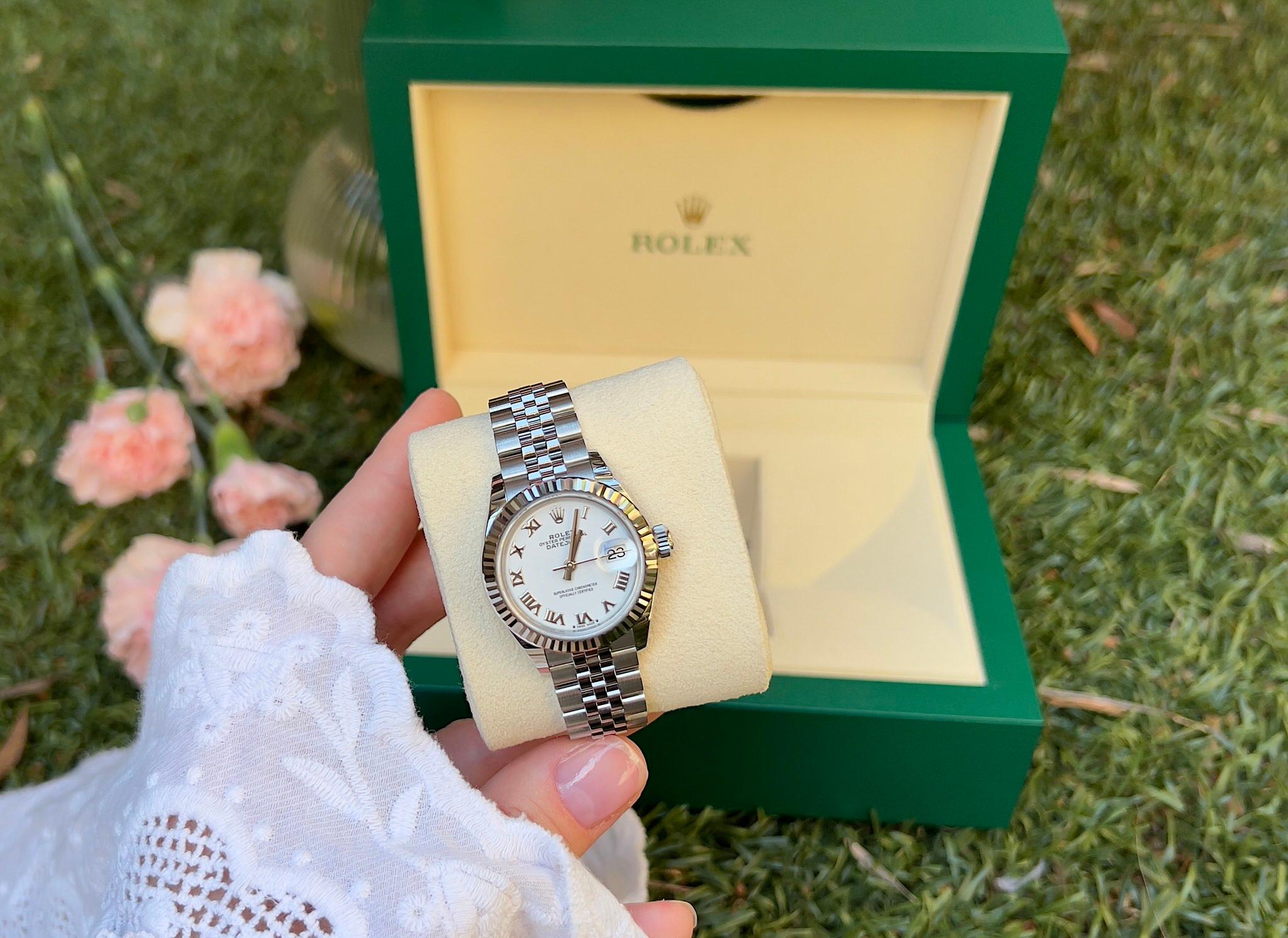 Brand: Rolex
Model: Lady-Datejust
Model Number: 279174
Year: 2022
Metal: Oystersteel
Bezel: Fluted
Bracelet: Jubilee
It comes with the Original Box & Papers