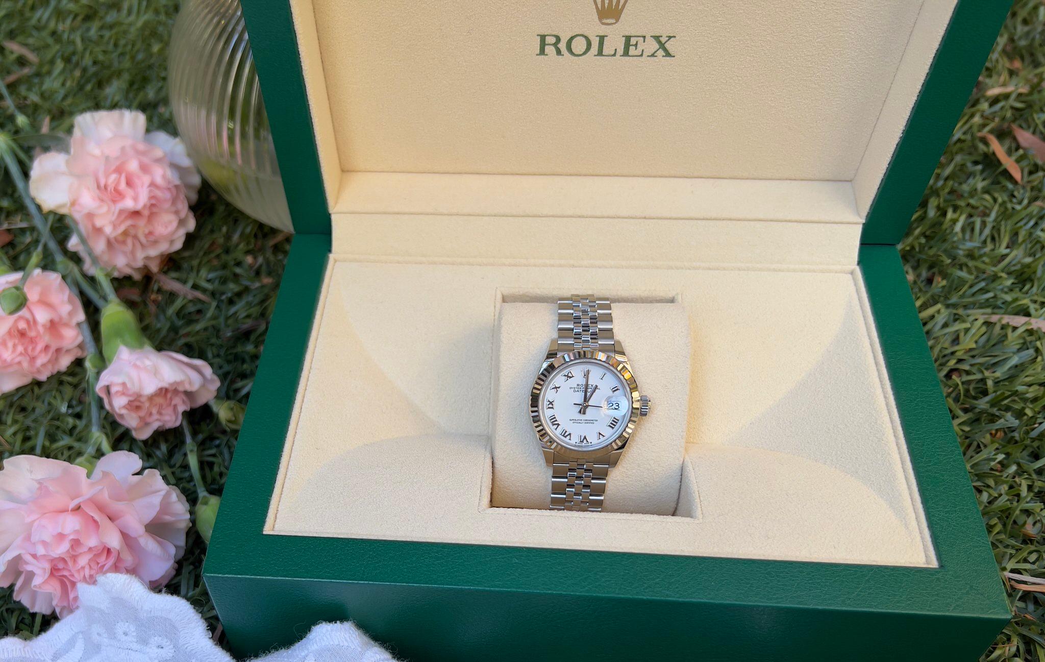 Contemporary Rolex Lady-Datejust Oystersteel Watch 279174 Original Box and Papers