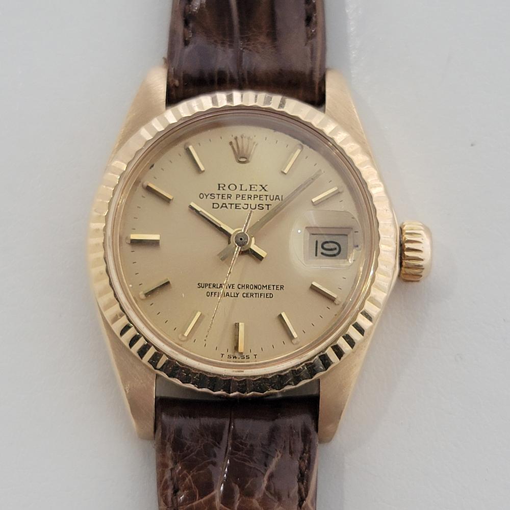Timeless luxury, solid 18k gold Rolex Lady Datejust 6917 automatic, c.1978, in excellent working condition. Verified authentic by a master watchmaker. Gorgeous Rolex signed dial, applied baton index hour markers, gilt minute and hour hands, sweeping