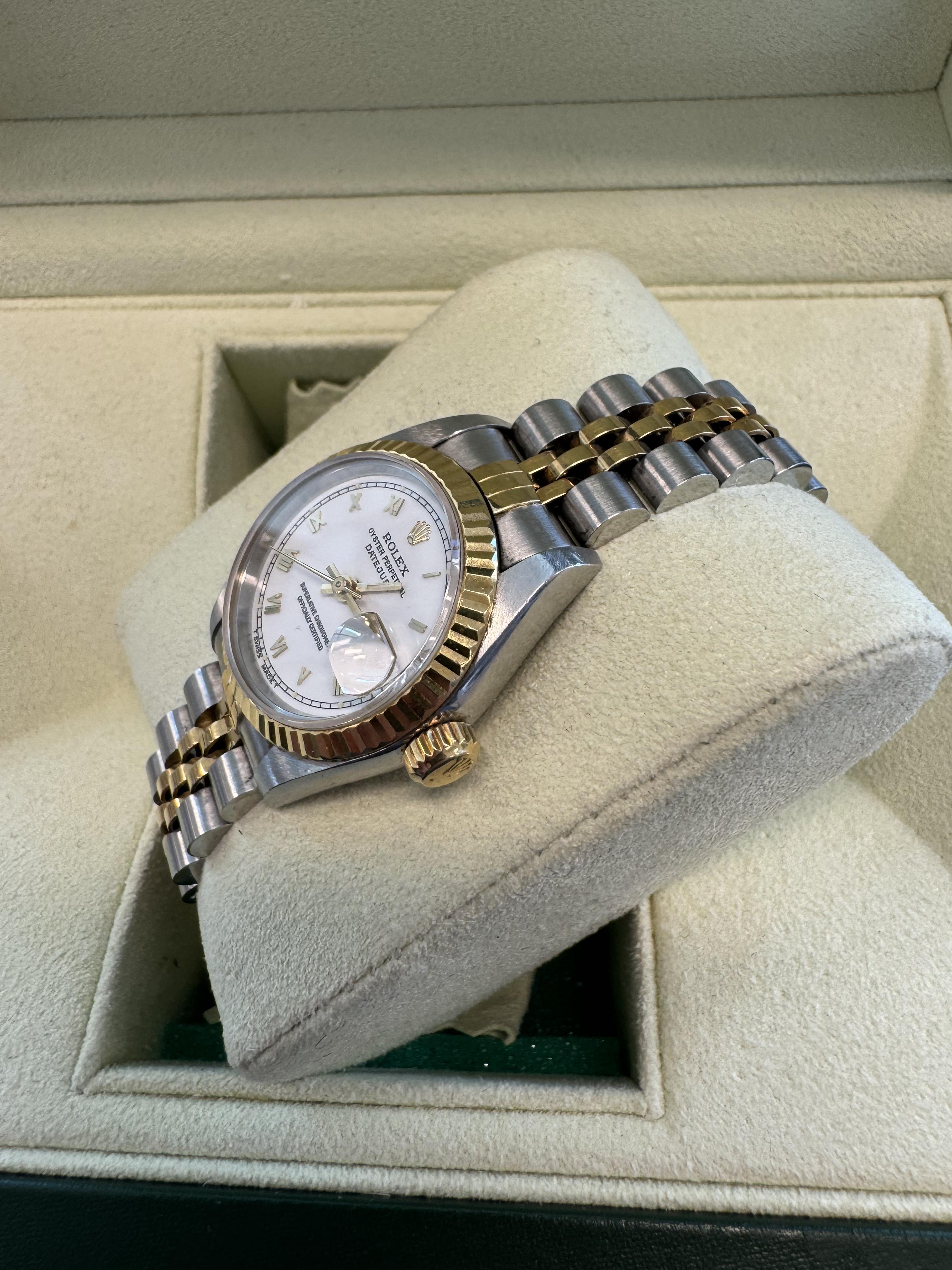 BRAND: Rolex
MODEL: Lady-Datejust
REFRENCE: 69173
SIZE: 26mm
CASE: 18k Yellow Gold and Stainless Steel
DIAL: White
BEZEL: 18k Yellow Gold
BAND: Jubilee 18k Yellow Gold and Stainless Steen
LINKS: 19
MOVEMENT: Automatic

Good condition
Box &