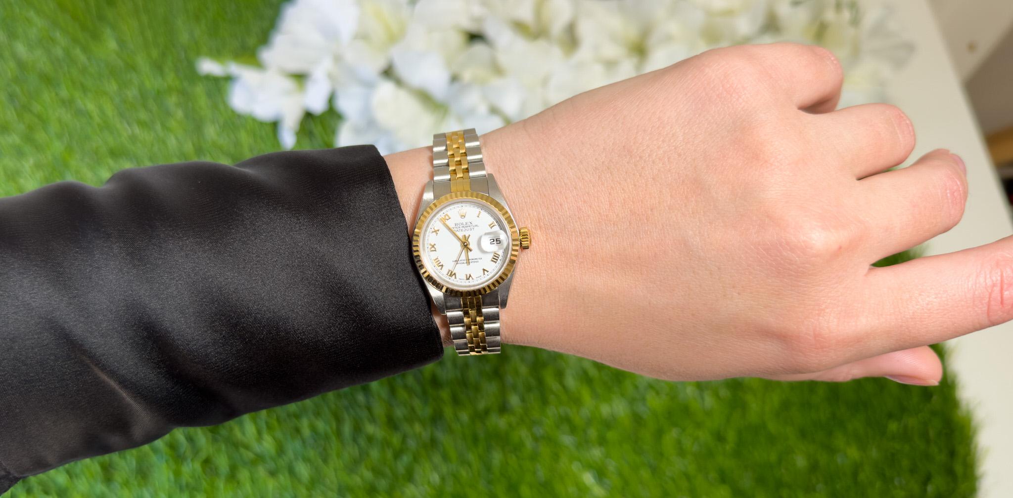 It comes with the Authenticity Certificate by GIA GG/AJP and Rolex Tag
Condition: Excellent
Brand: Rolex
Model: Lady-Datejust
Reference Number: 79173
Circa 2002
Movement: Automatic
Functions: Date, Time
Dial: White with Roman Numerals
Case Material: