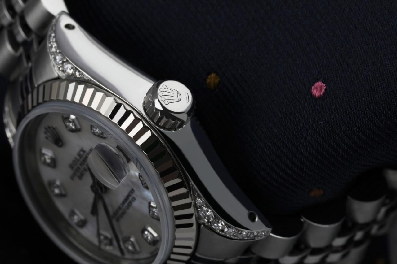 Rolex Lady Datejust Weiße MOP Diamant-Akzent Classic + Gepäck-Armbanduhr 69174 (Rundschliff) im Angebot