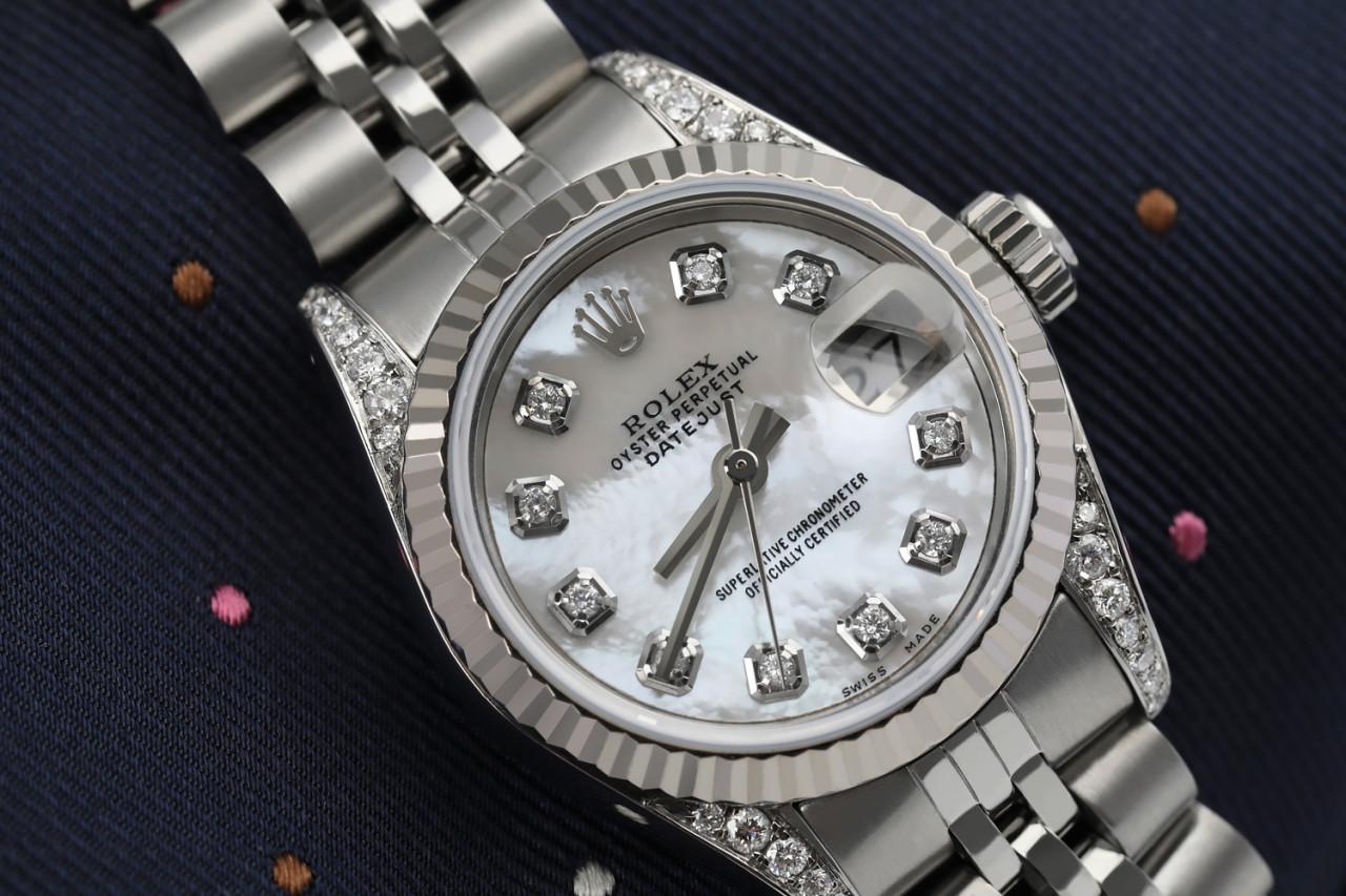 Rolex Montre-bracelet Datejust blanche avec ornements en diamants, pour femmes 69174 Excellent état - En vente à New York, NY