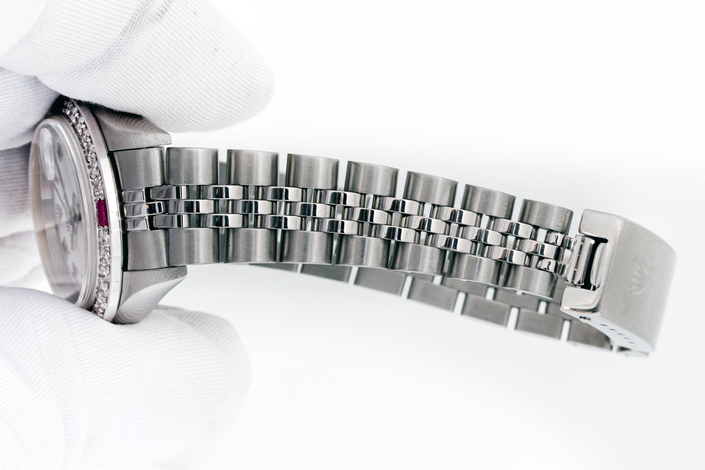 Rolex Montre Datejust pour femme avec cadran romain blanc et lunette en acier et or 18 carats avec diamants et rubis Pour femmes en vente