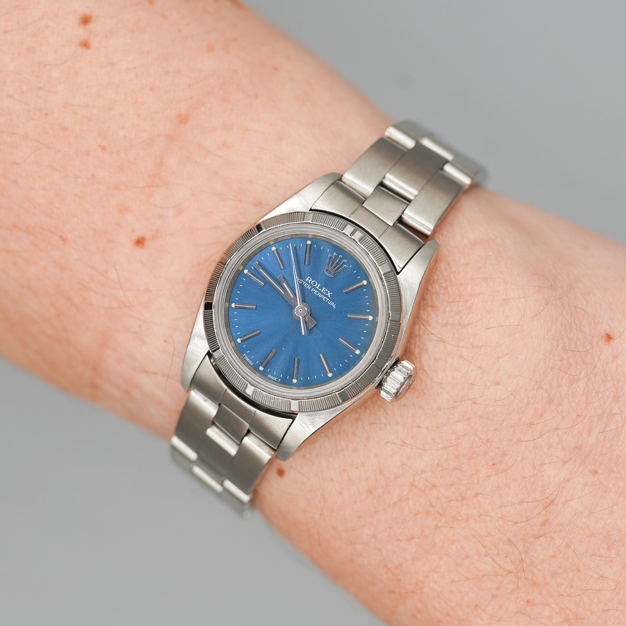 Reloj Rolex Lady Oyster Esfera Azul 76030 Bisel Motor Esfera Azul en Excelente estado para la venta en Miami, FL