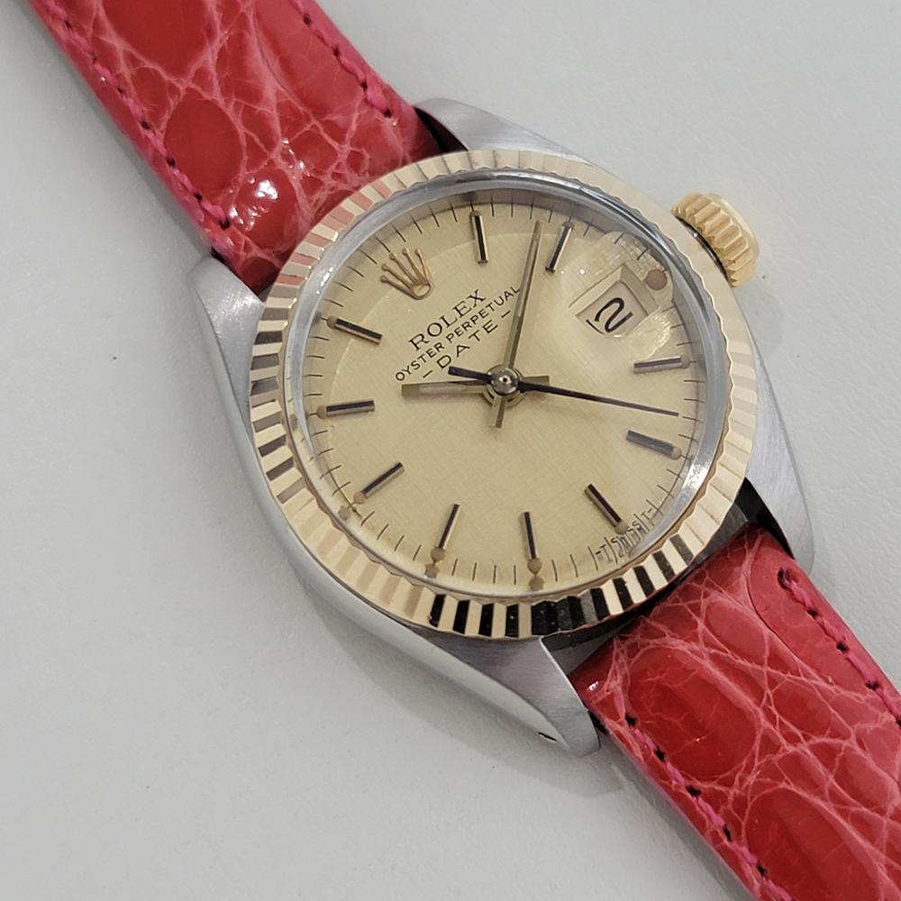 Rolex Lady Oyster Date 6917 18k Gold SS Automatic 1980s Swiss Luxury RA400R In Excellent Condition For Sale In Beverly Hills, CA