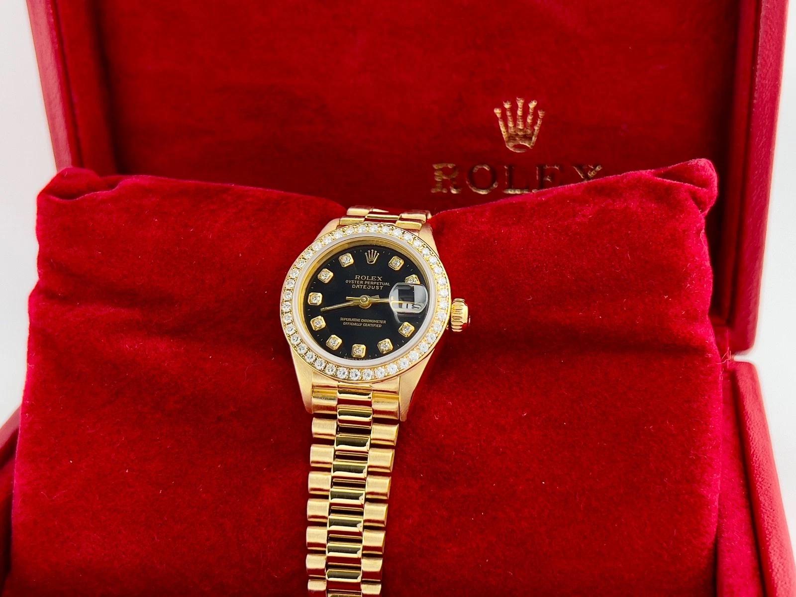 Número de estilo: 69138



De serie: R28****



Año: 1987

 

Model No: Rolex Presidencial Señora

 

Material de la caja: oro amarillo de 18 quilates

 

Banda: Oro amarillo de 18 quilates

  

Bisel: Oro amarillo de 18k con diamantes de fábrica

 