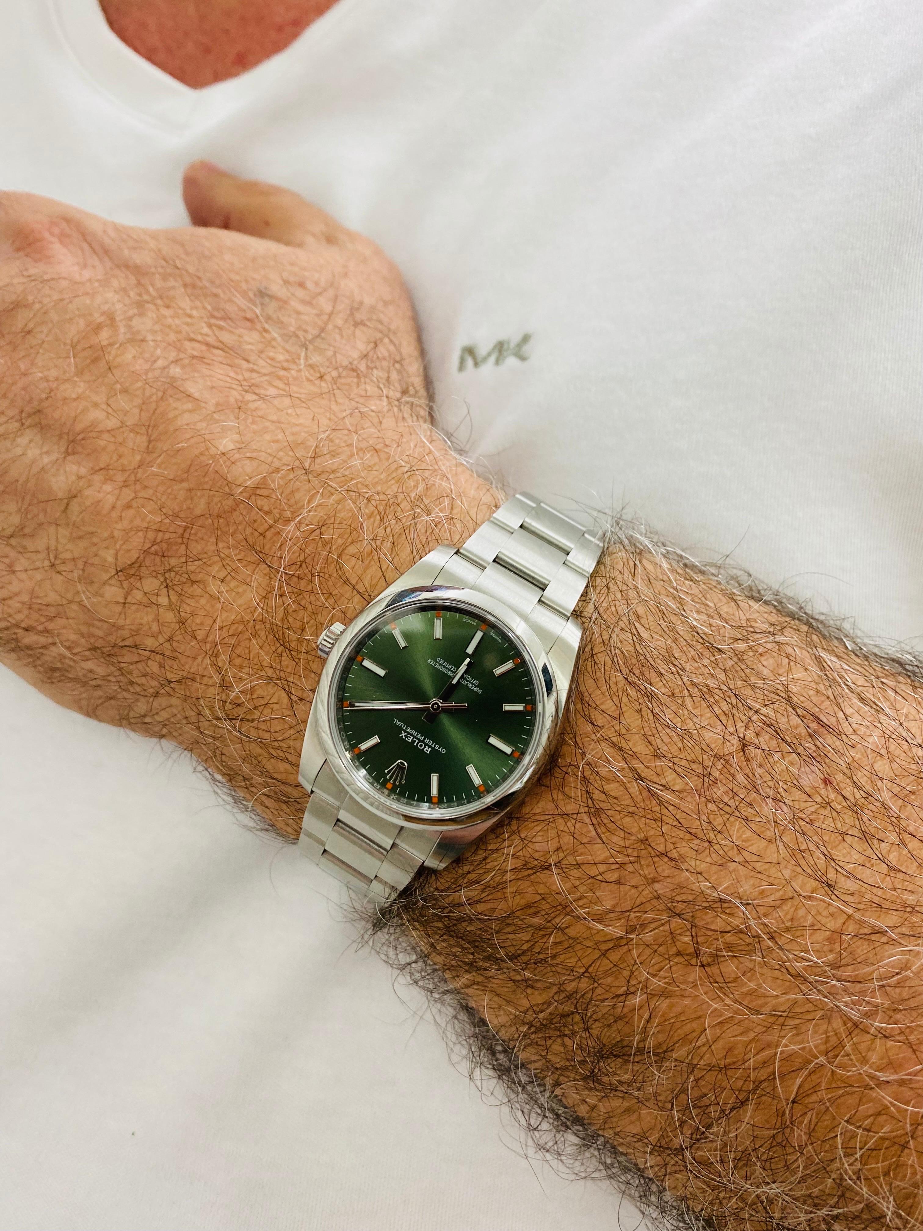 Rolex Montre Oyster Perpetual d'usine à cadran vert olive de 34 mm  Excellent état - En vente à Miami, FL