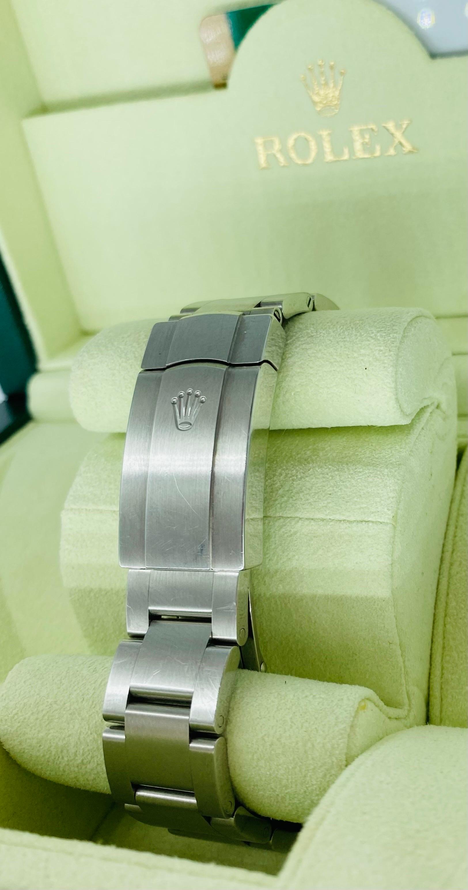 Rolex Montre Oyster Perpetual d'usine à cadran vert olive de 34 mm  en vente 2