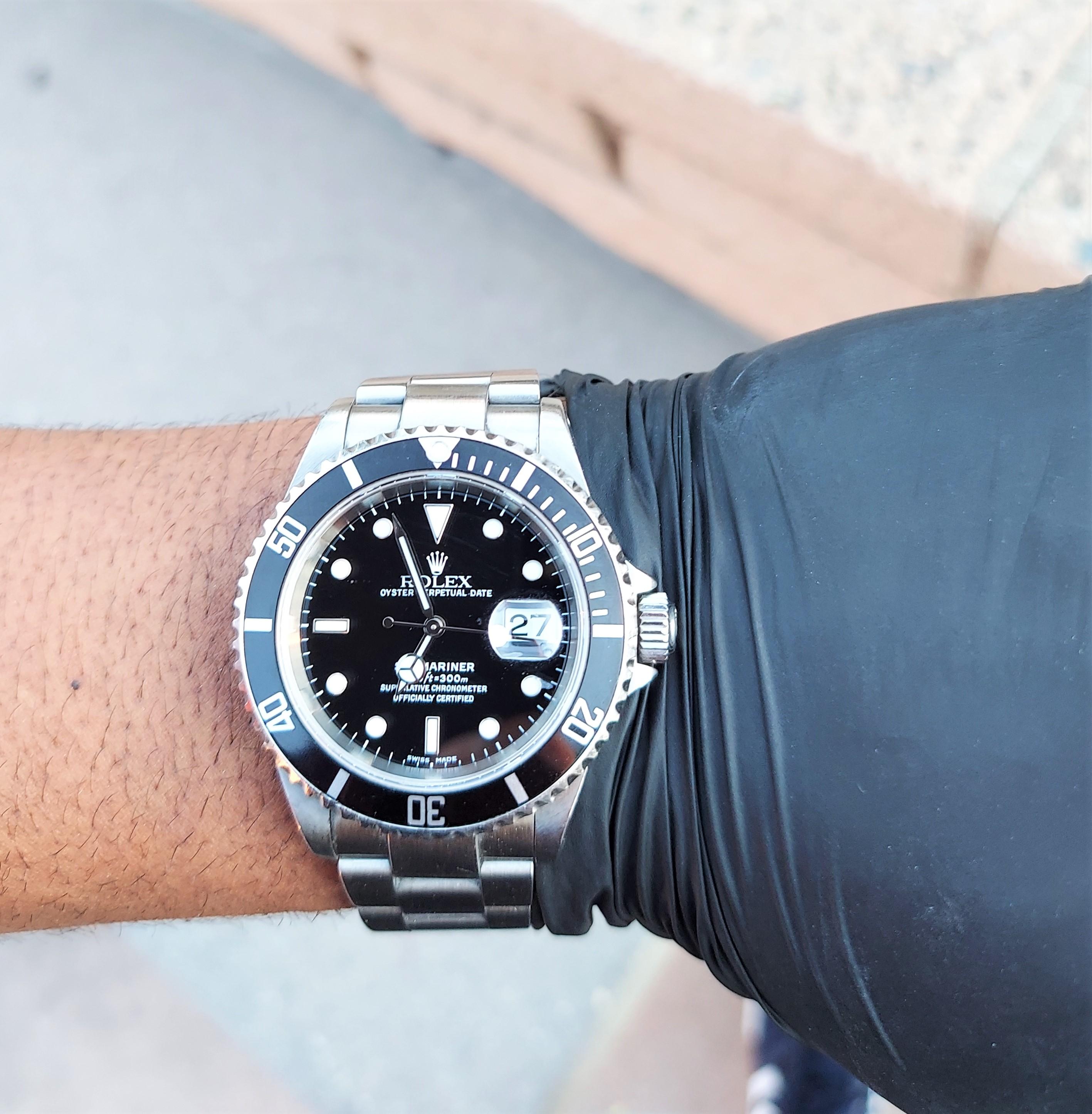 Rolex Mens Submariner 16610 Black Oyster In Good Condition For Sale In San Fernando, CA