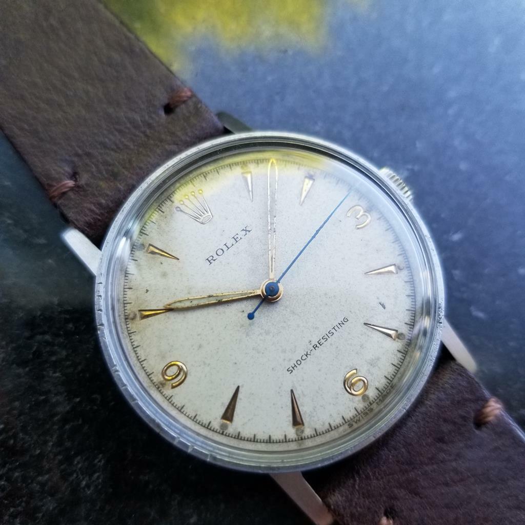 Timeless icon, men's Rolex manual hand-wind military watch, c.1938, rare! Verified authentic by a master watchmaker. Original Rolex cream dial, applied gold dagger and Arabic numeral 3, 6, 9 hour markers, gold minute and hour hands, sweeping central