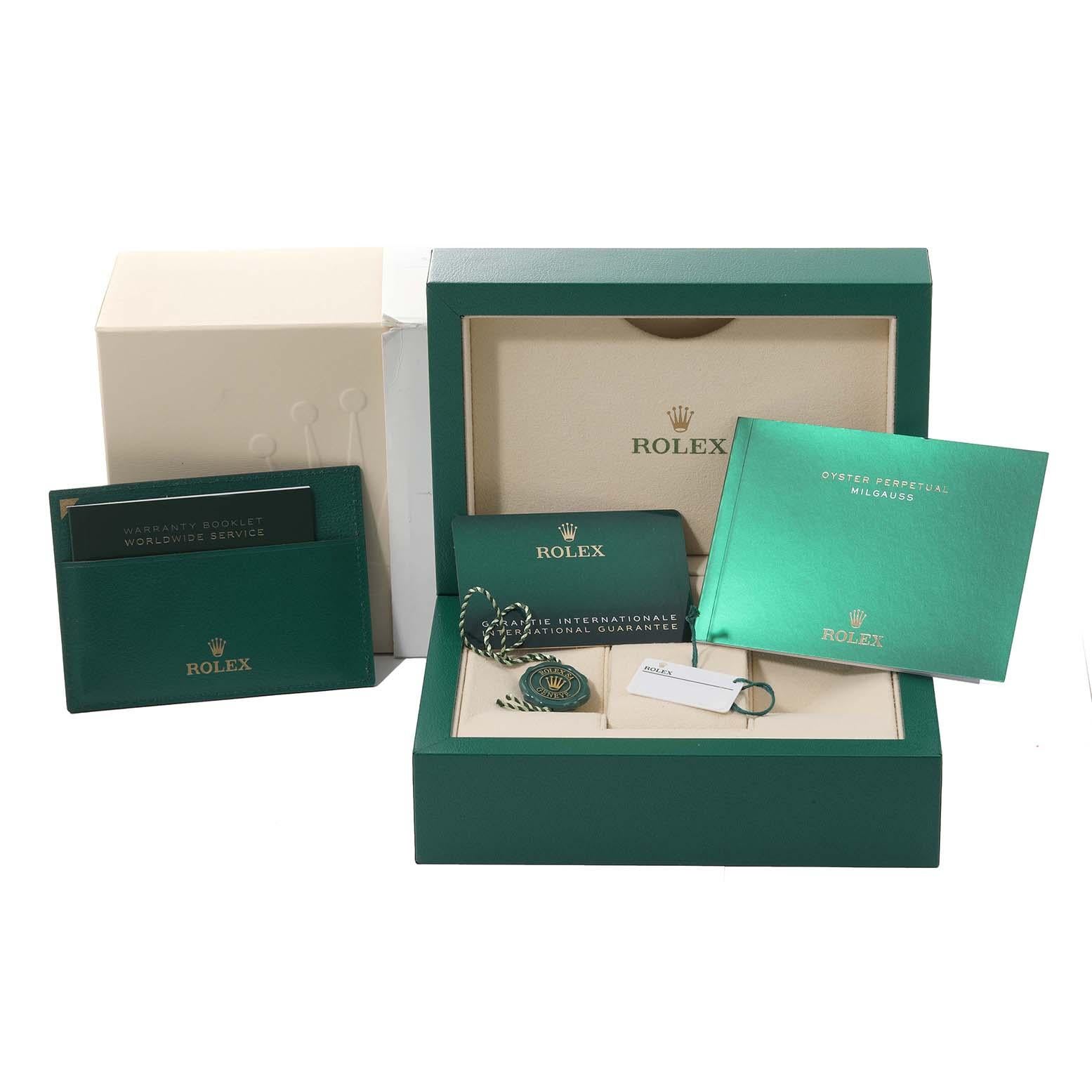 Rolex Montre Milgauss en acier et cristal vert avec cadran bleu et carte boîte 116400GV pour hommes en vente 5