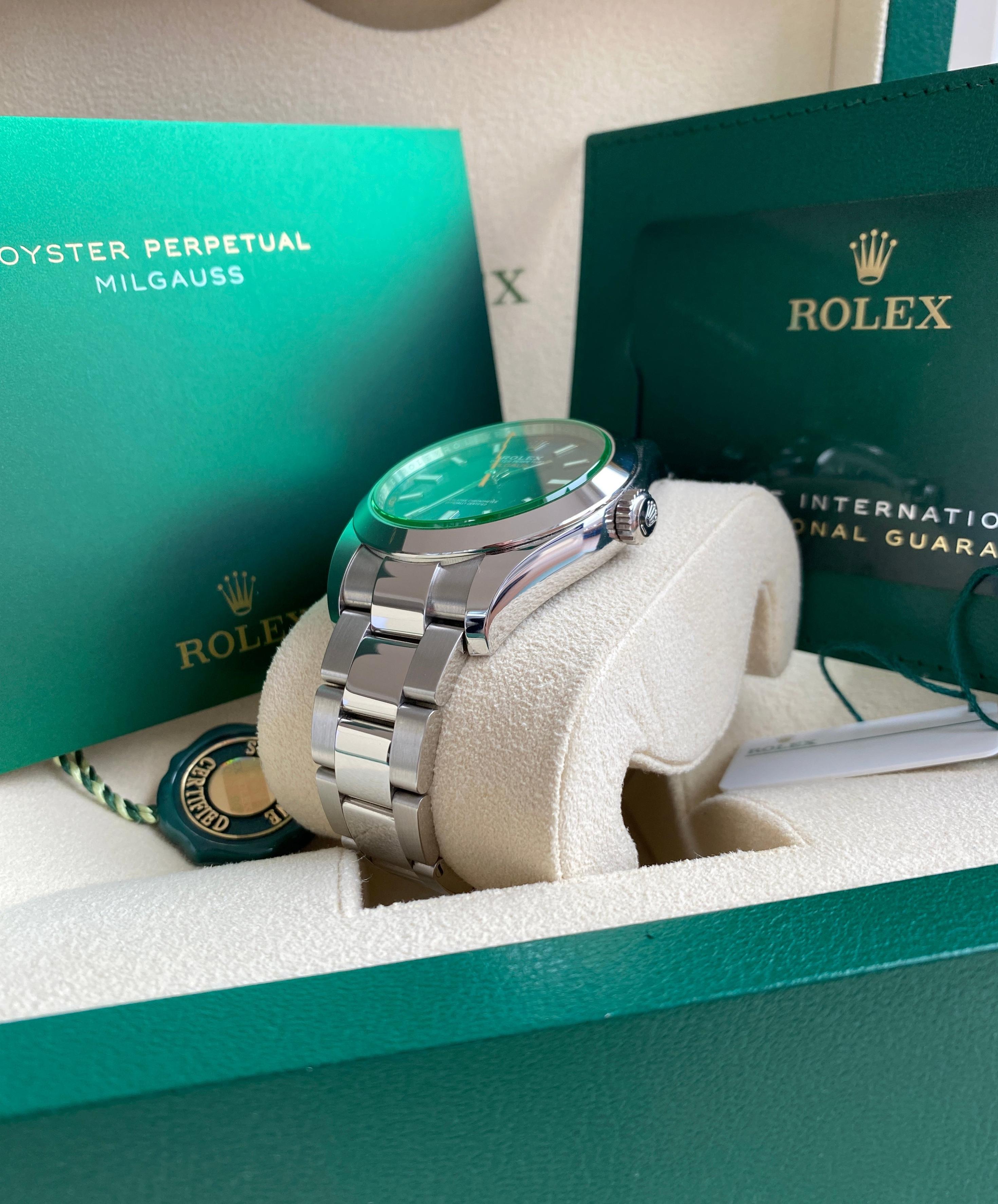 Rolex Milgauss Edelstahl-Herrenuhr 116400GV mit schwarzem Zifferblatt und grünem Kristall im Angebot 2