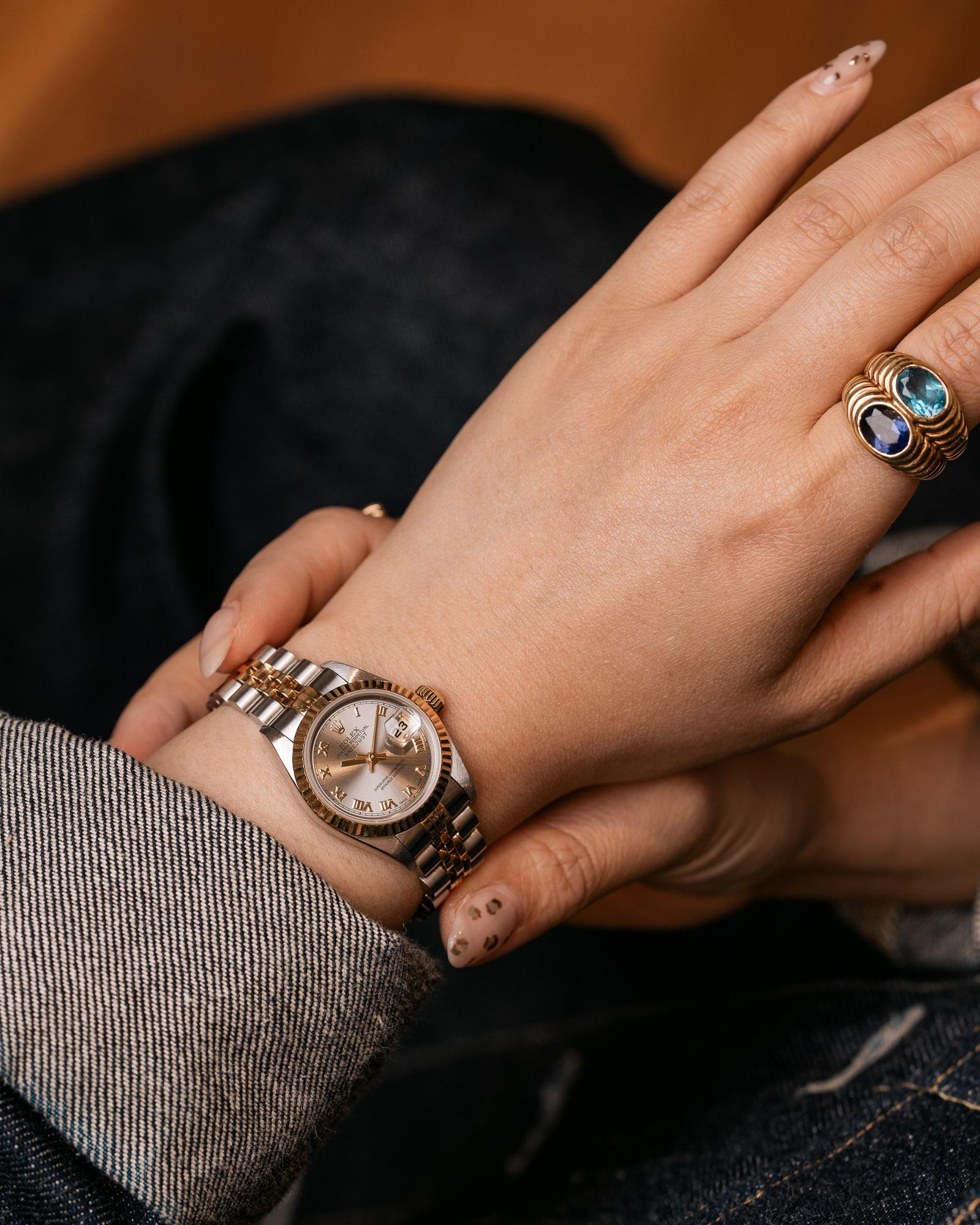 Rolex Mini Datejust 69173 - 26 mm - Quadrante grigio romano - Oro giallo e Steele bicolore - 1996
SKU 1933
Disponibile esclusivamente presso il Classic Time Club di Sydney, la tua destinazione di fiducia per orologi rari e da collezione.

Classic