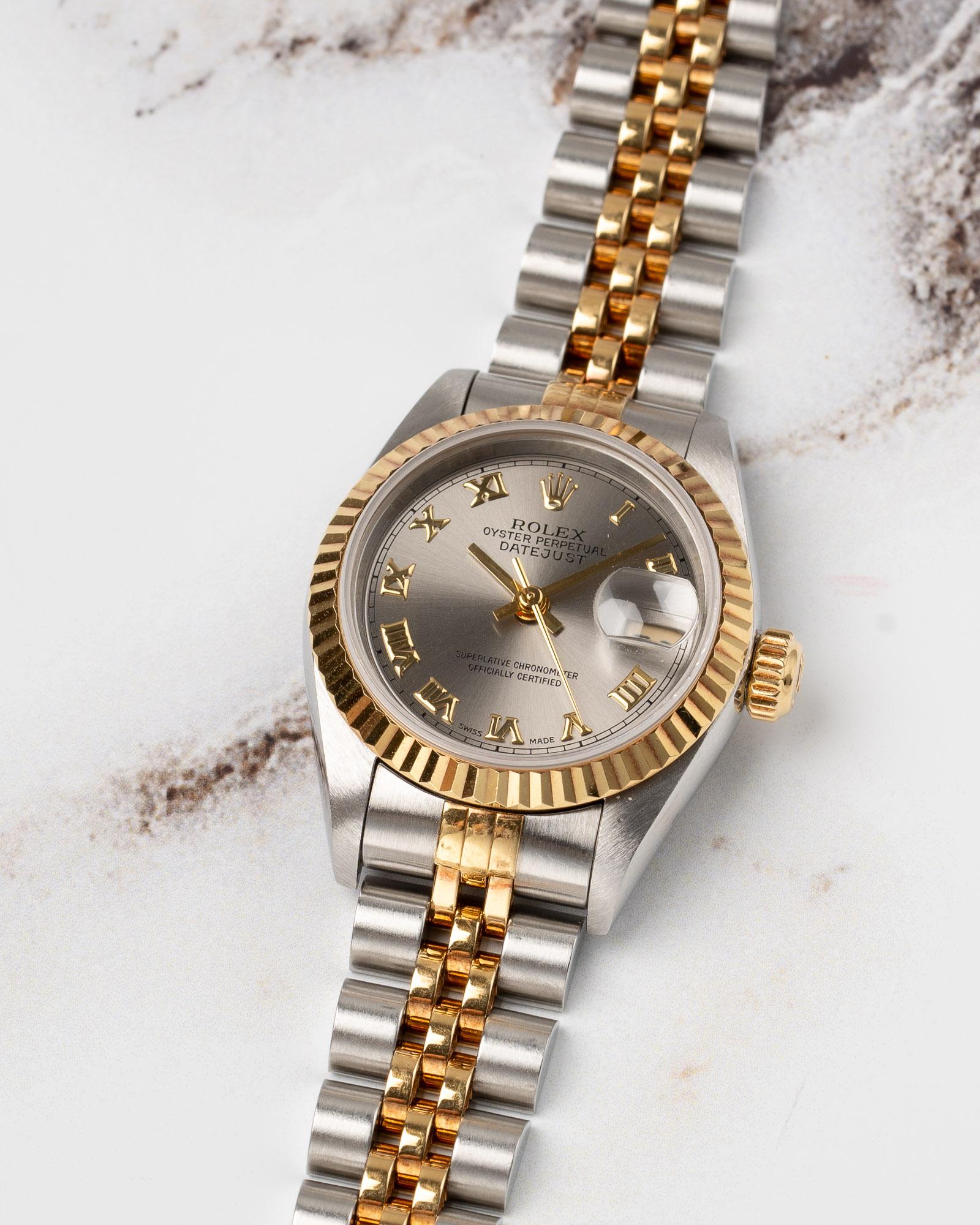 Donna Rolex Mini Datejust 26mm 69173 Grigio Quadrante Romano TT YG/SS 1996 in vendita
