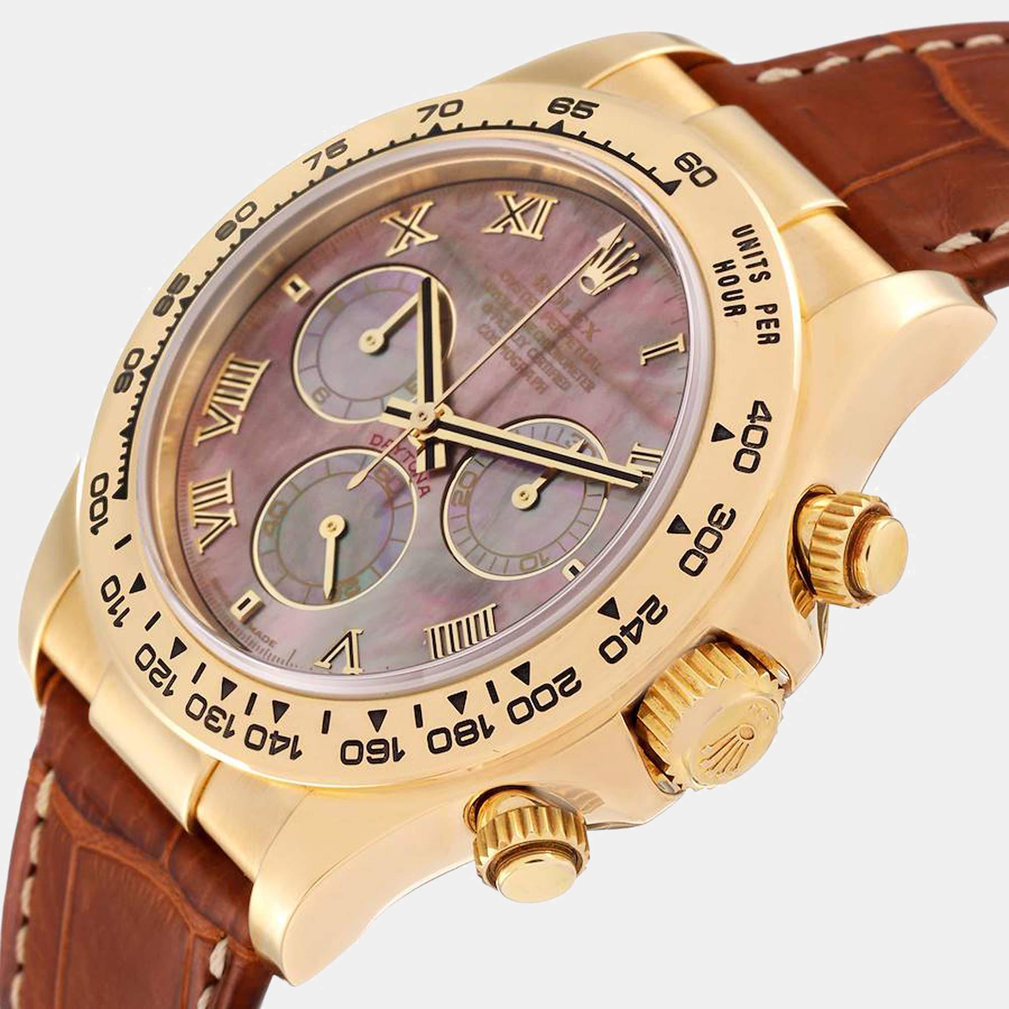 Rolex MOP 18K Yellow Gold Cosmograph Daytona Automatic Men's Wristwatch 40 mm In Good Condition For Sale In Dubai, Al Qouz 2