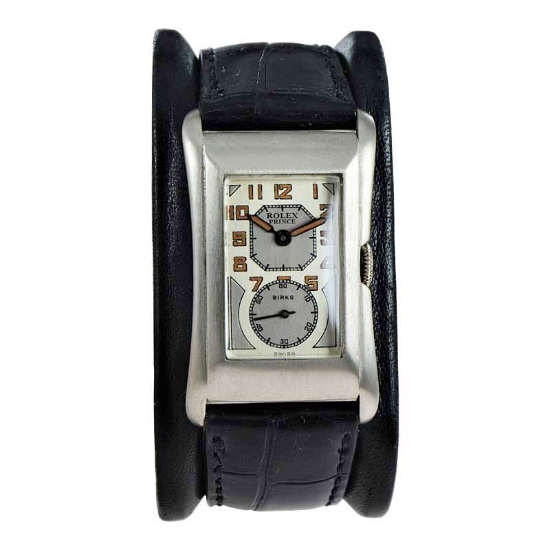 FABRIK / HAUS: Rolex Watch Company
STIL / REFERENZ: Prinz / Drs. Modell 
METALL / MATERIAL: Neusilber
CIRCA / JAHR: 1930er Jahre
ABMESSUNGEN / GRÖSSE: 42mm X 25mm
UHRWERK / KALIBER: Handaufzug / 15 Jewels 
ZIFFERBLATT / ZEIGER: Zweifarbiges Silber