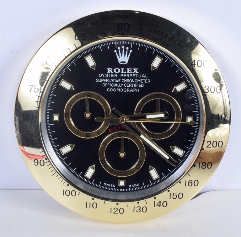 Orologio da parete Oyster Cosmograph Daytona oro e nero ufficialmente  certificato Rolex in vendita su 1stDibs