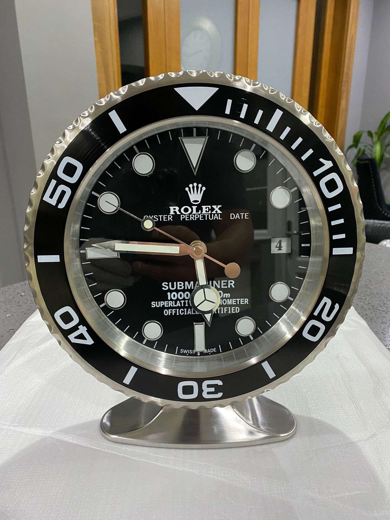 ROLEX Officially Certified Oyster Perpetual black Submariner Desk Clock 
Luminous hands.
Fully functional date.
Sweeping hands.
Quartz movement.
Good condition, working.
Free international shipping.