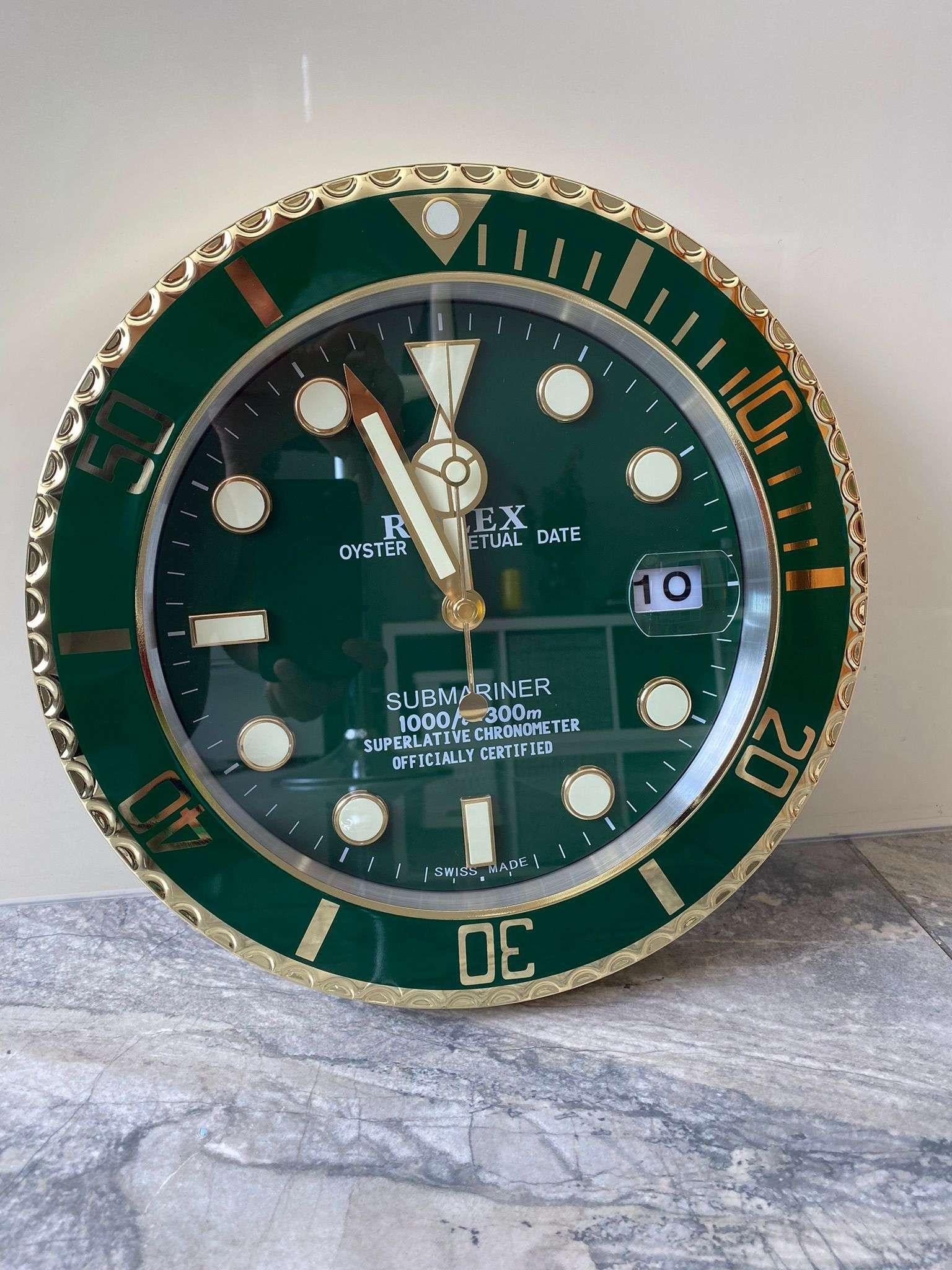 ROLEX Officially Certified Oyster Perpetual Gold & Green Submariner Wall Clock 
Good condition, working.
Free international shipping.