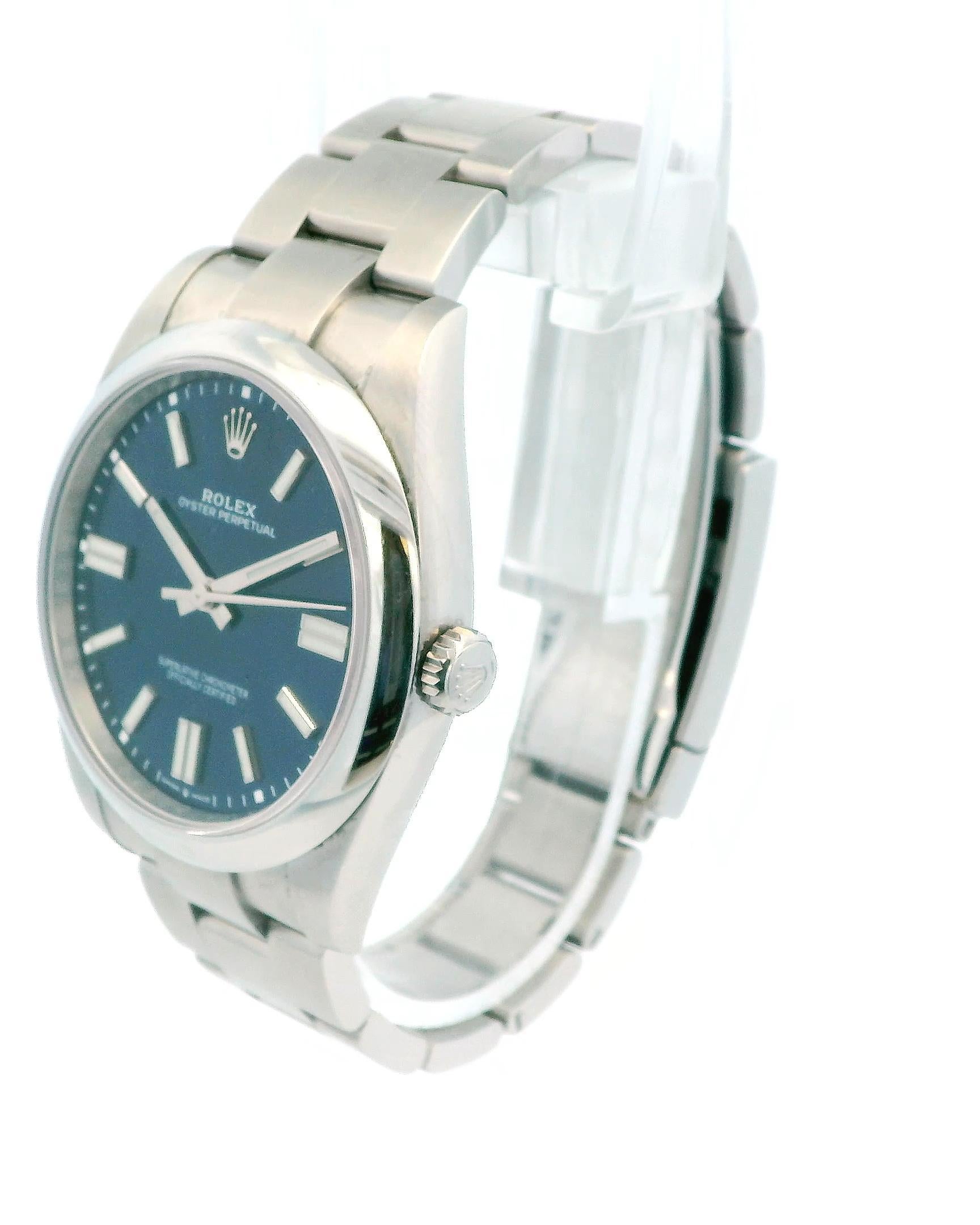 Rolex OP 124300 Quadrante Blu Orologio da Uomo Scatola e Documenti In condizioni ottime in vendita a Great Neck Plaza, NY