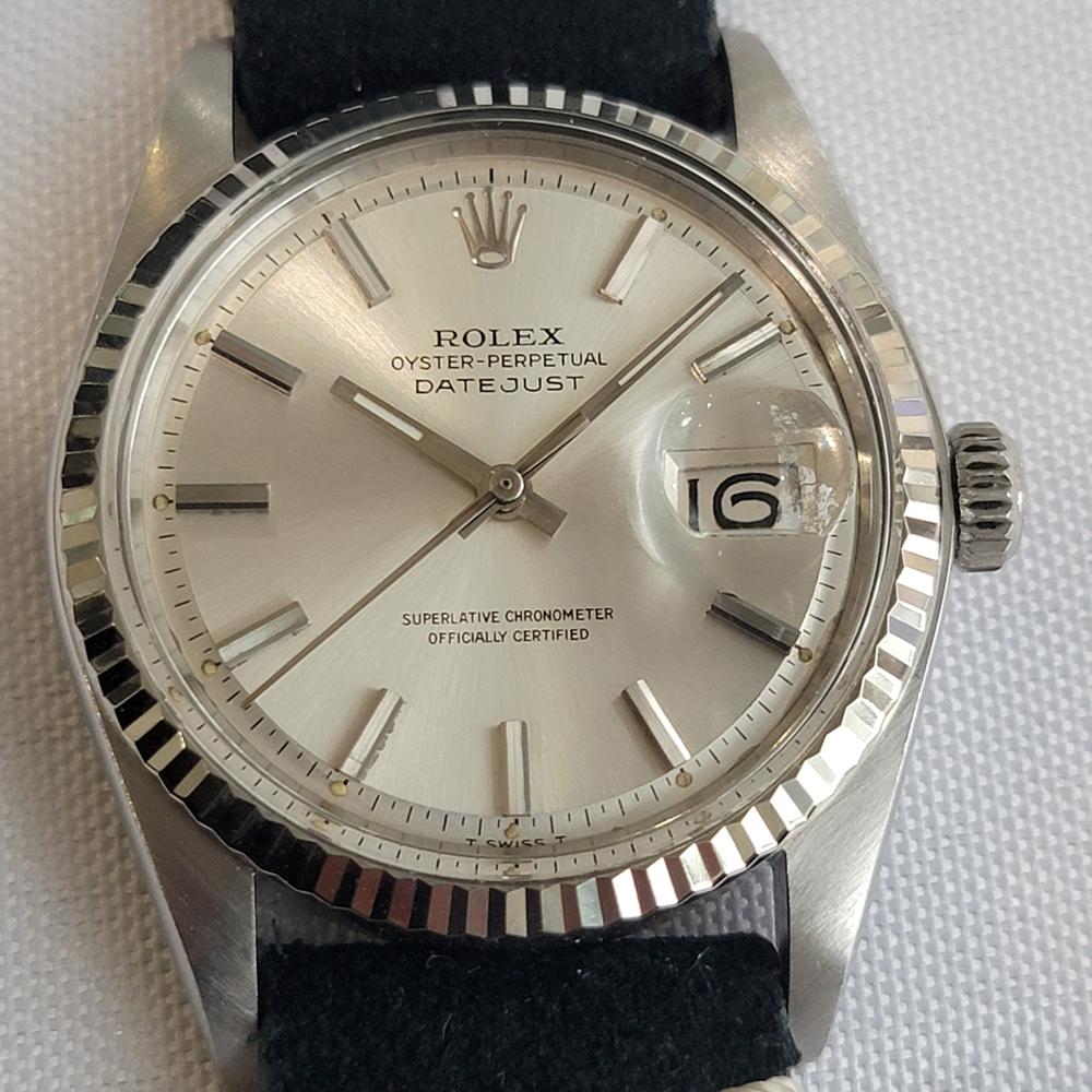 Un classique intemporel, la Rolex Oyster Perpetual Datejust Ref. 1601 automatique, C.C., en excellent état de marche. Vérifié authentique par un maître horloger. Magnifique cadran argenté signé Rolex, index bâtons appliqués, aiguilles des minutes et