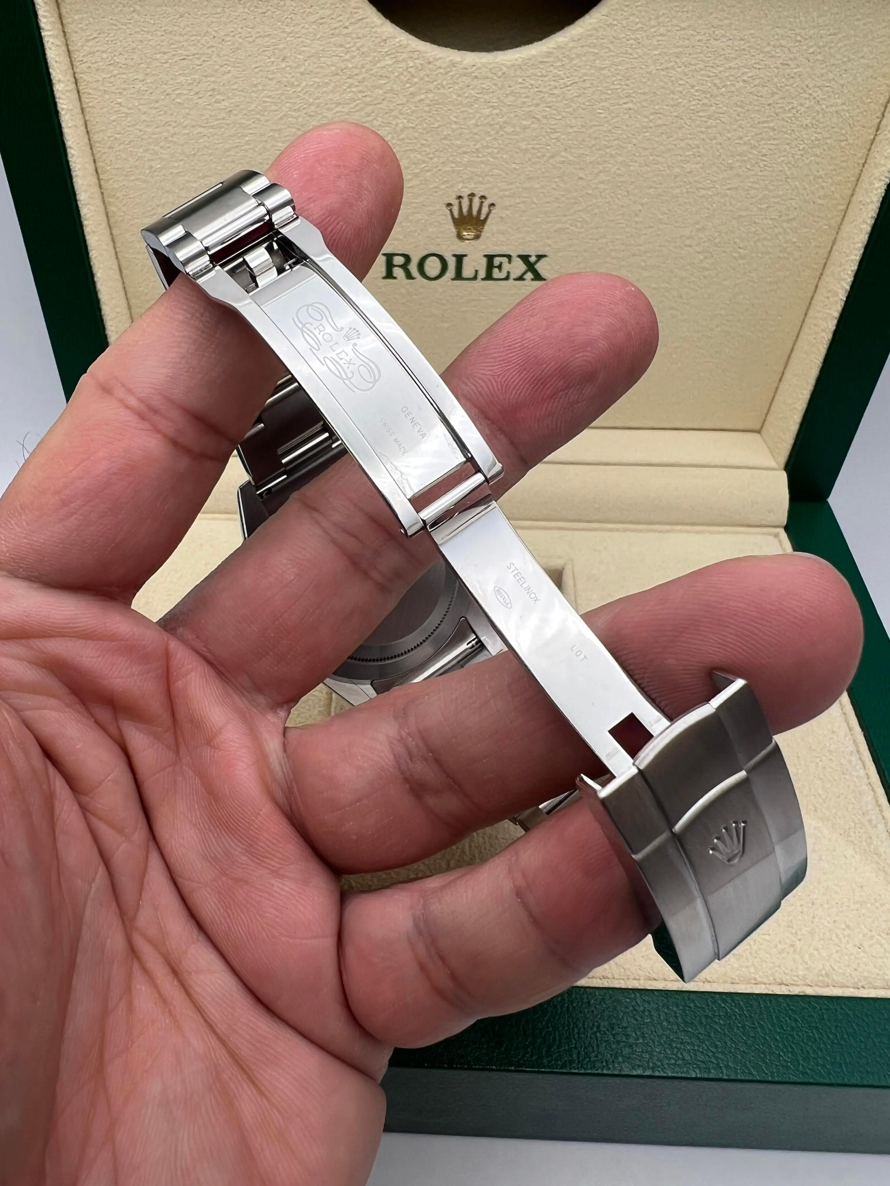 Rolex Oyster Perpetual 114300 39mm Personalizado Celebración Dial Caja Papeles (124300) en venta 7