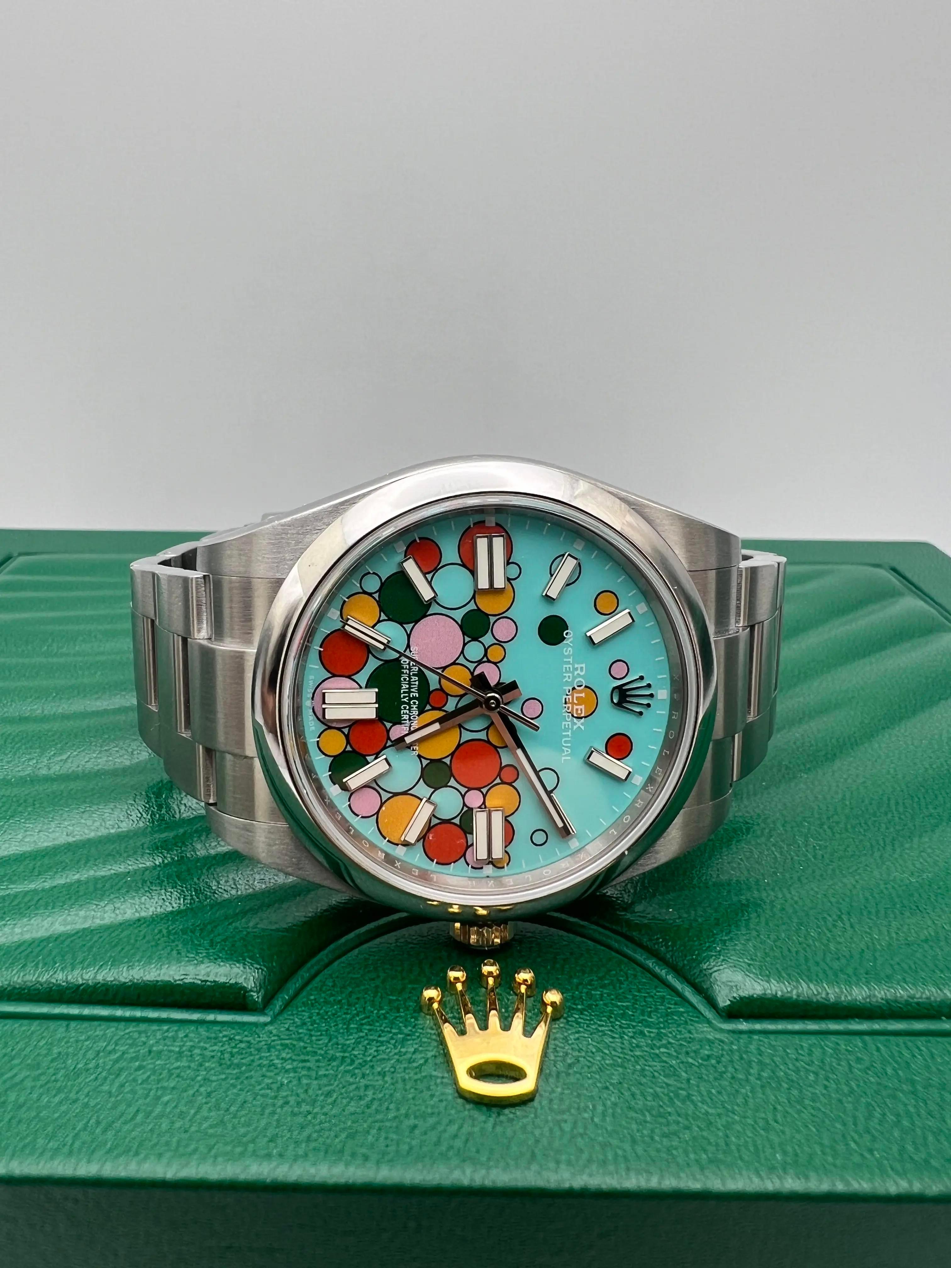 Rolex Oyster Perpetual 114300 39mm Personalizado Celebración Dial Caja Papeles (124300) en Excelente estado para la venta en New York, NY