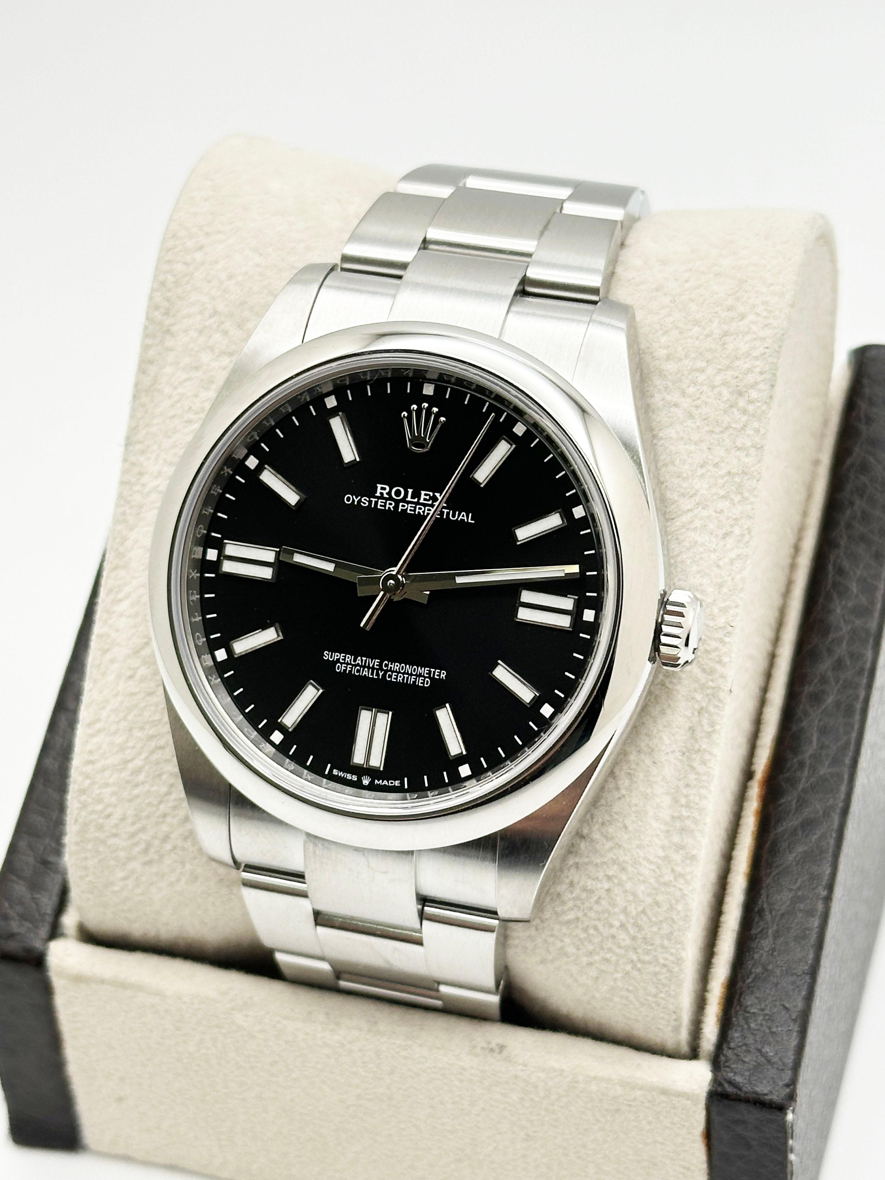 Rolex Oyster Perpetual 124300 41mm Cadran noir Acier inoxydable Boîte papier 2022 Excellent état - En vente à San Diego, CA