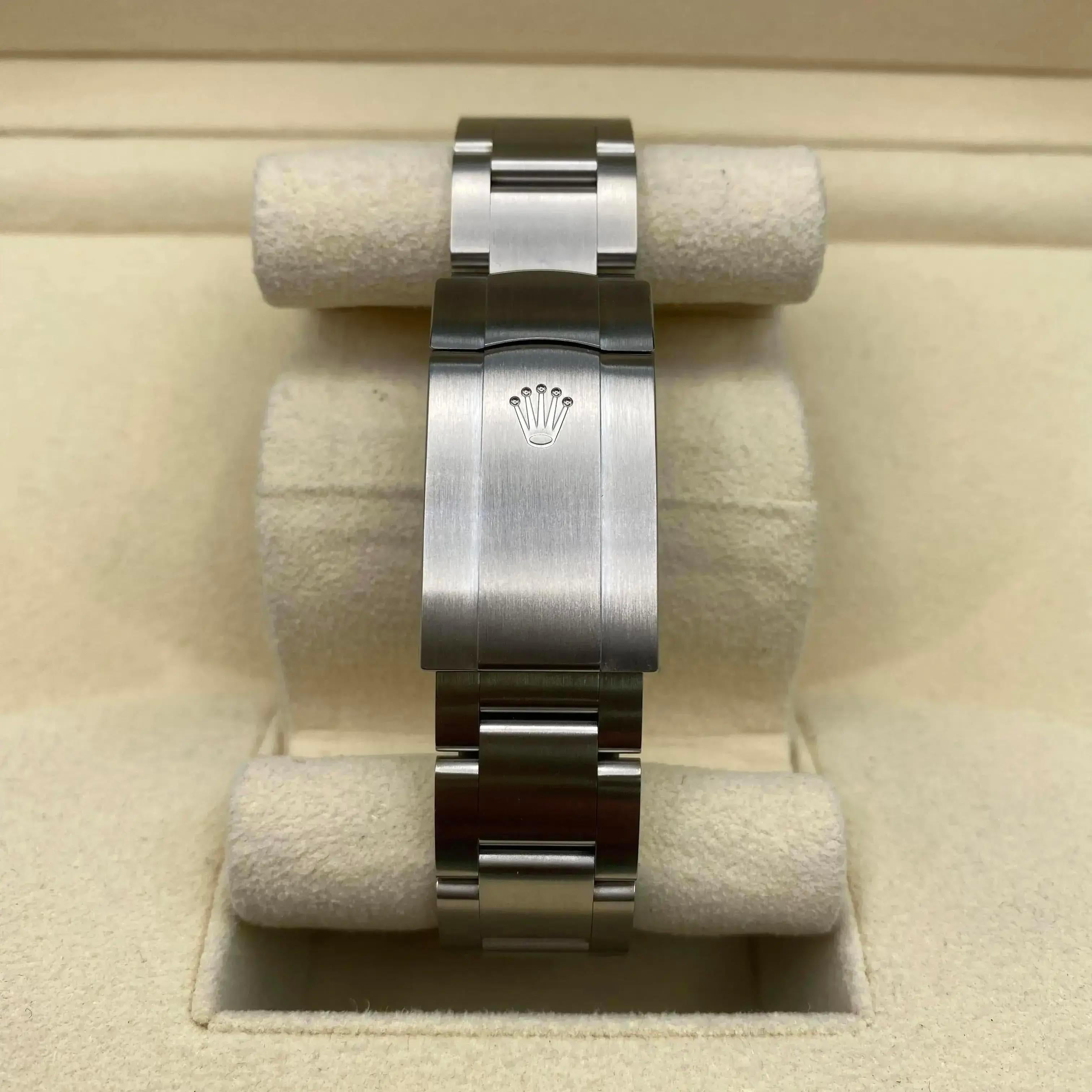 Aus Vorbesitz. Neuwertiger Zustand. Werkswahl. Originalverpackung und Papiere sind im Lieferumfang enthalten.

📌 Produktübersicht

Marke: Rolex
Modell: Oyster Perpetual 124300
Typ: Herren-Luxus-Armbanduhr
Herstellungsjahr: 2020
Land der