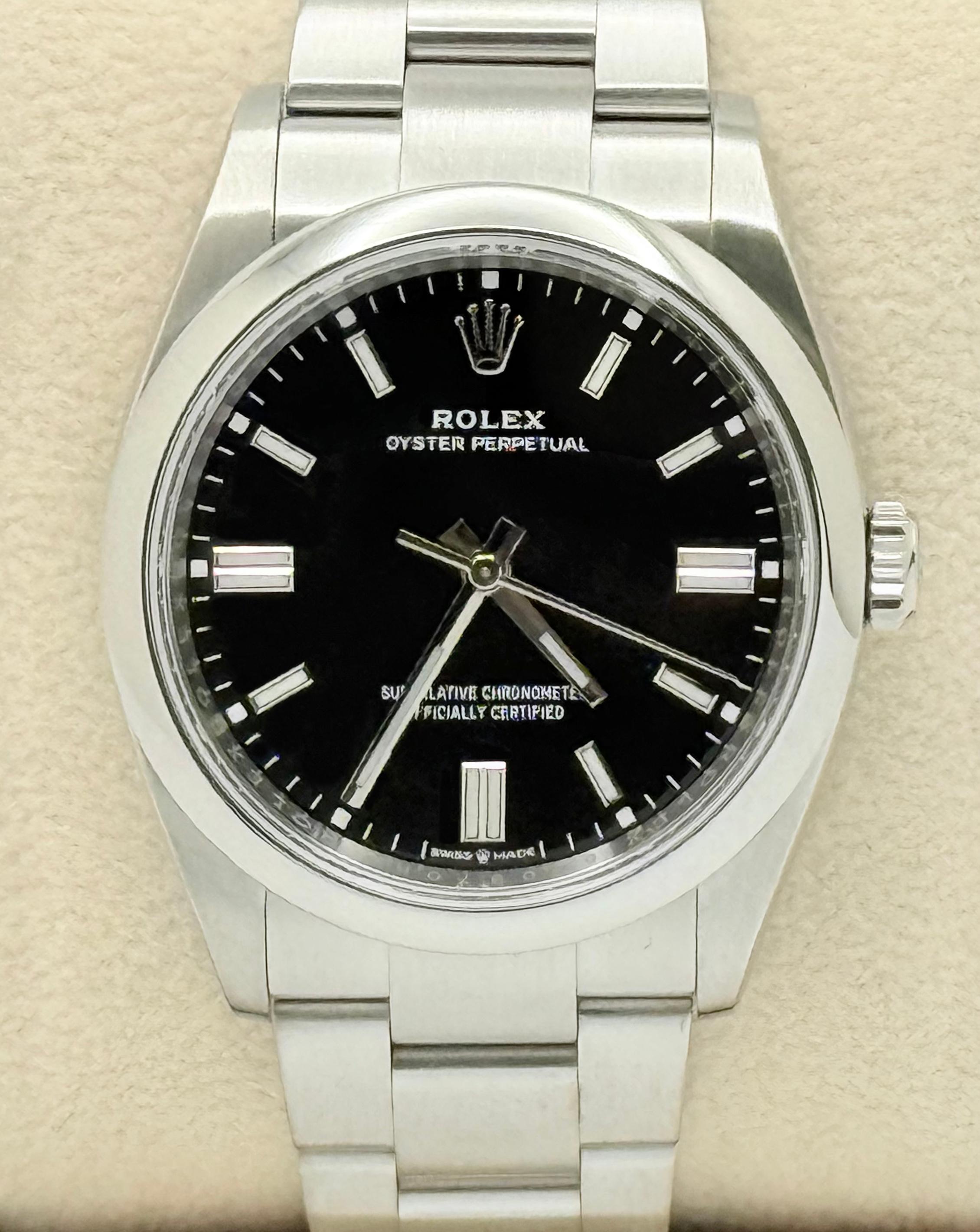 Uomo Rolex Oyster Perpetual 126000 36mm Quadrante Nero Acciaio Scatola Carta 2021 in vendita