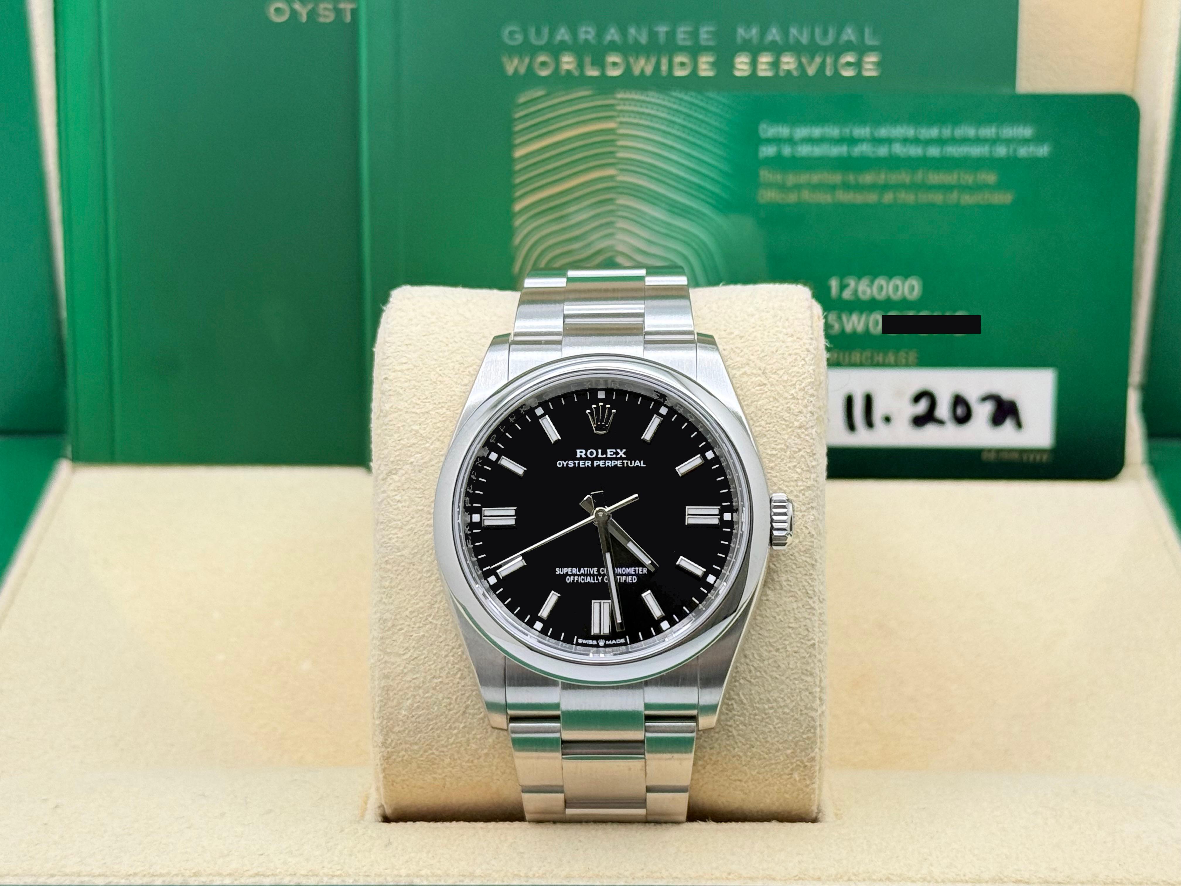 Rolex Oyster Perpetual 126000 36mm Quadrante Nero Acciaio Scatola Carta 2021 in vendita 4