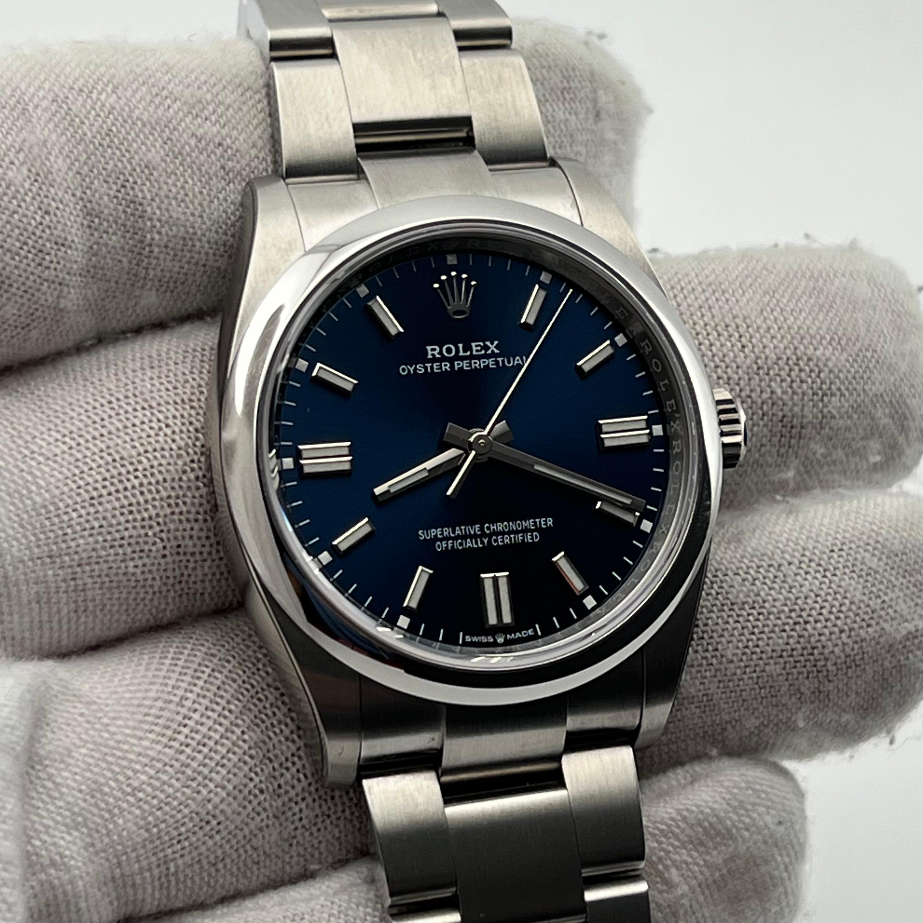 Rolex Oyster Perpetual 126000 36mm Blaues Zifferblatt Stahl Box Papier 2023 mit Stickers im Angebot 7