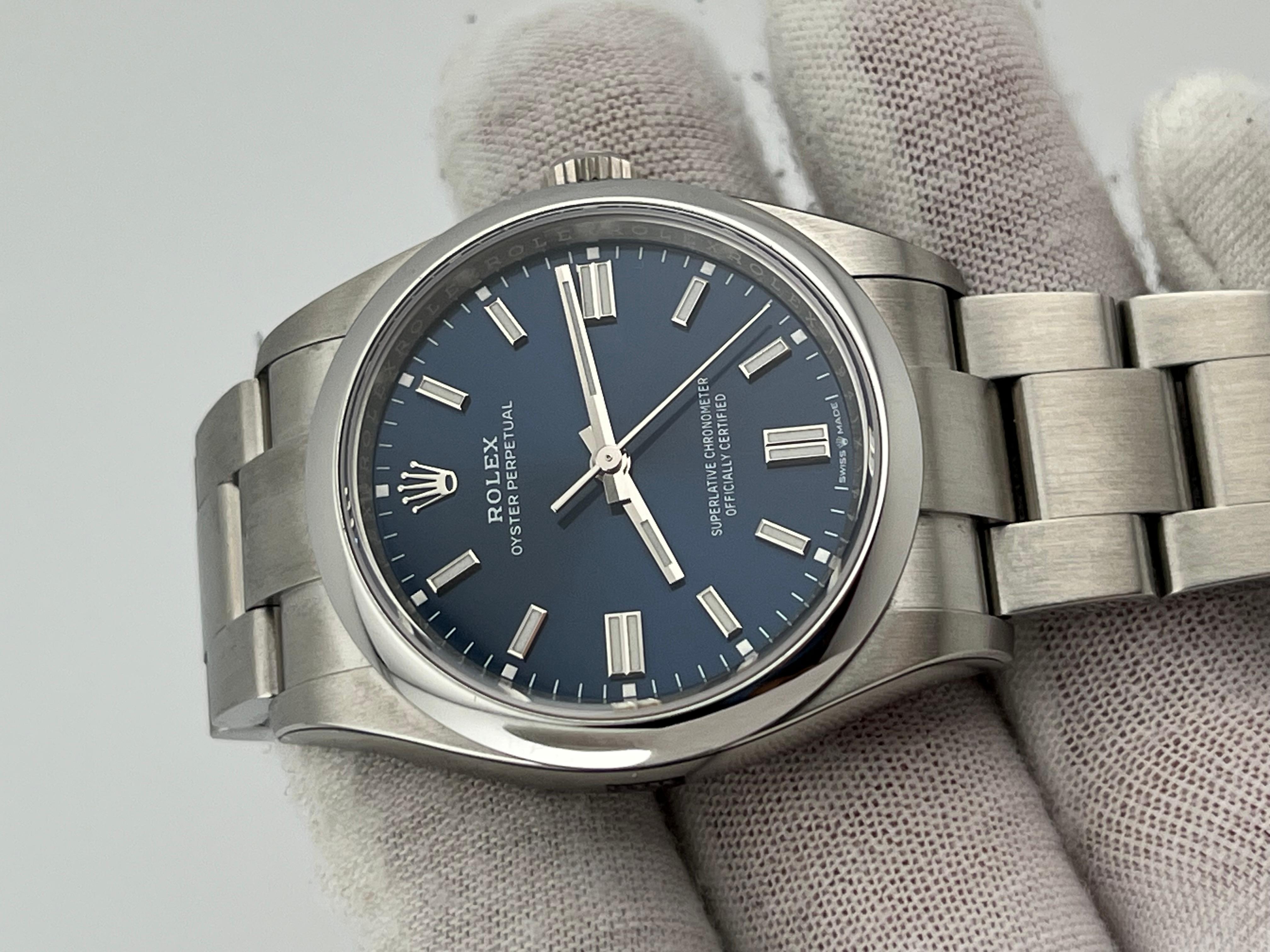 Rolex Oyster Perpetual 126000 36mm Blaues Zifferblatt Stahl Box Papier 2023 mit Stickers Herren im Angebot