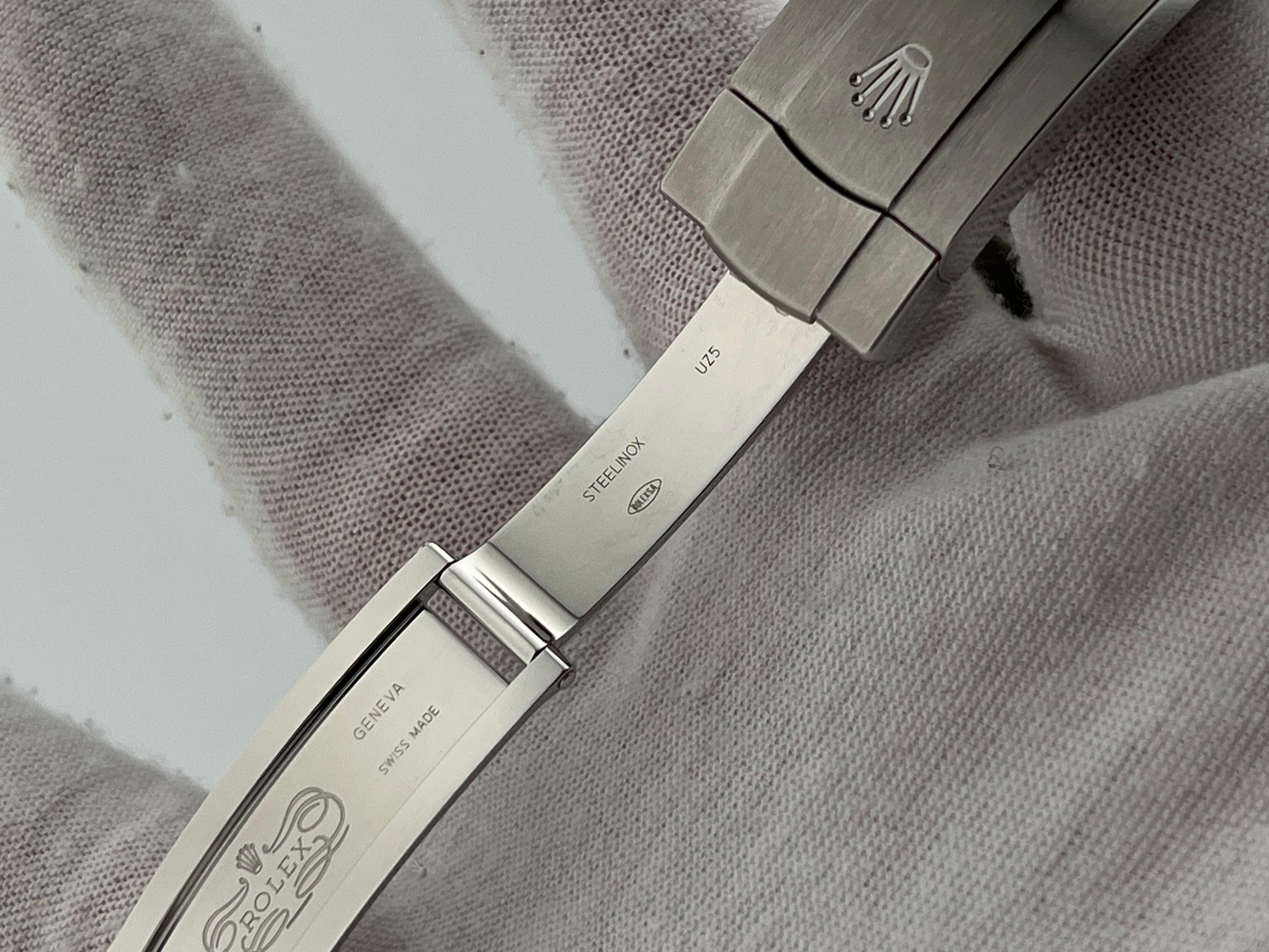 Rolex Oyster Perpetual 126000 36mm Blaues Zifferblatt Stahl Box Papier 2023 mit Stickers im Angebot 4
