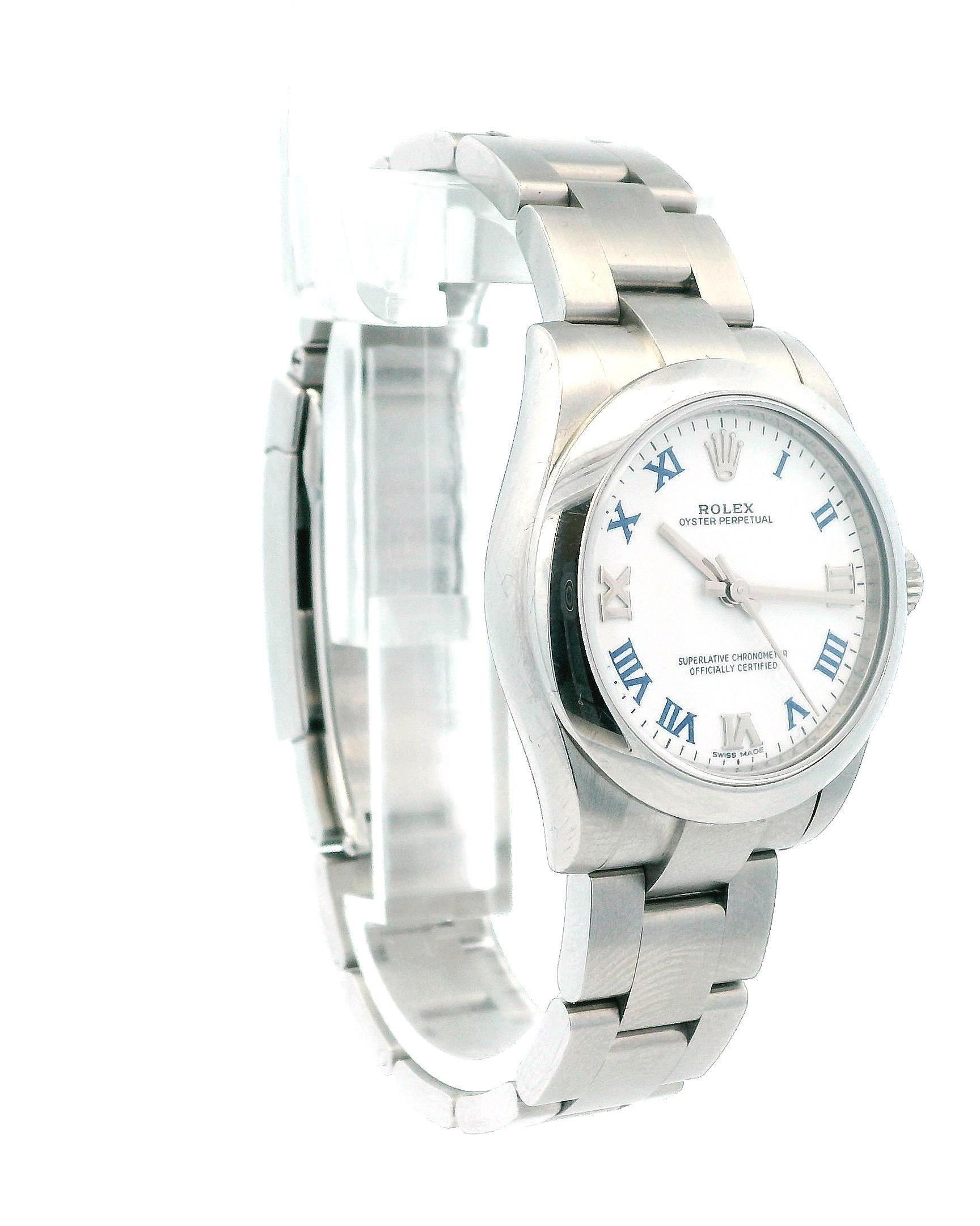 Orologio Rolex Oyster Perpetual 177200 Donna. Questo orologio presenta una cassa in acciaio inossidabile da 31 mm e una lunetta liscia in acciaio inossidabile. Il quadrante bianco è impreziosito da lancette in acciaio e indici a numeri romani