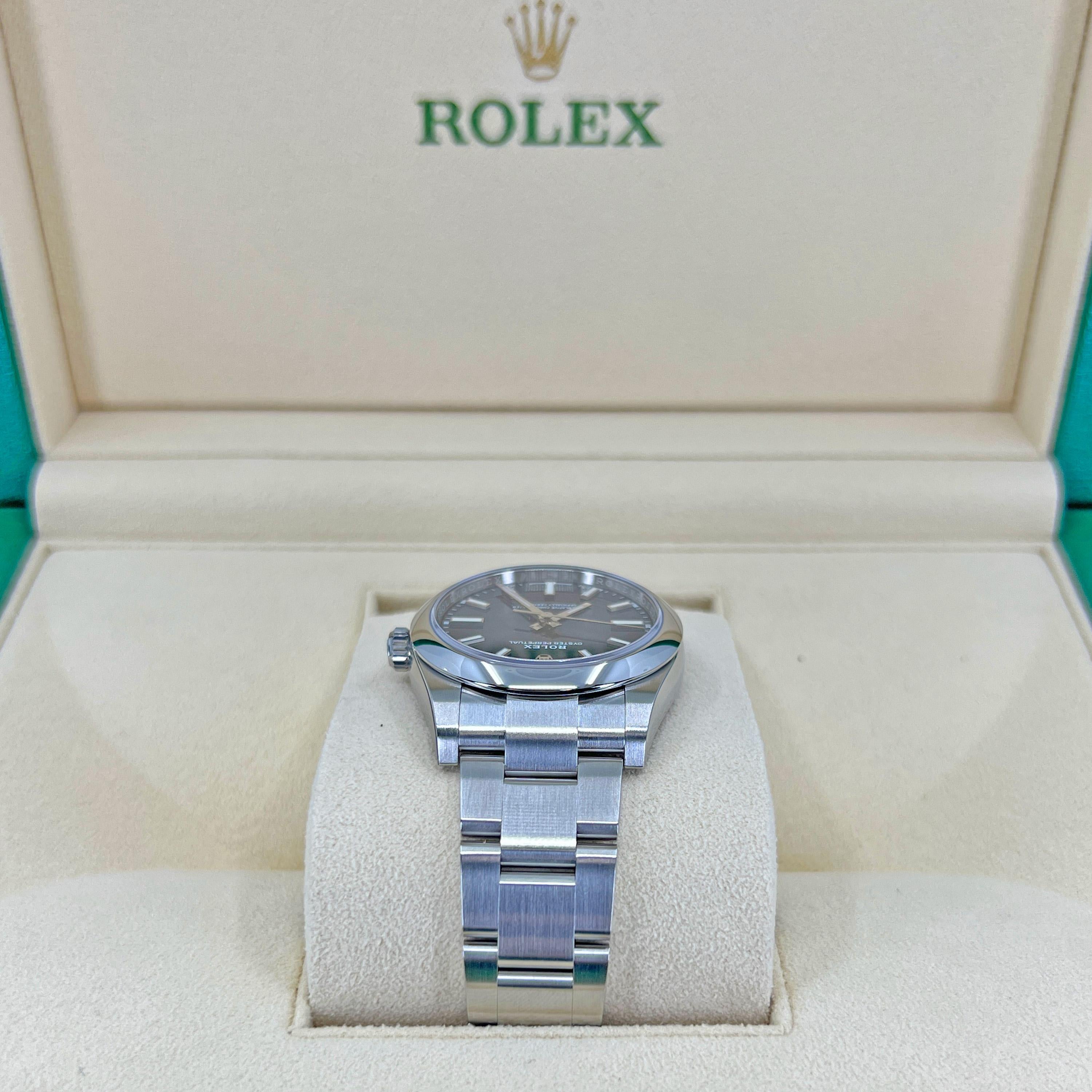 Rolex Oyster Perpetual 34 mm 2022 Blue Dial 124200 Unworn Watch Complete In New Condition For Sale In New York, NY