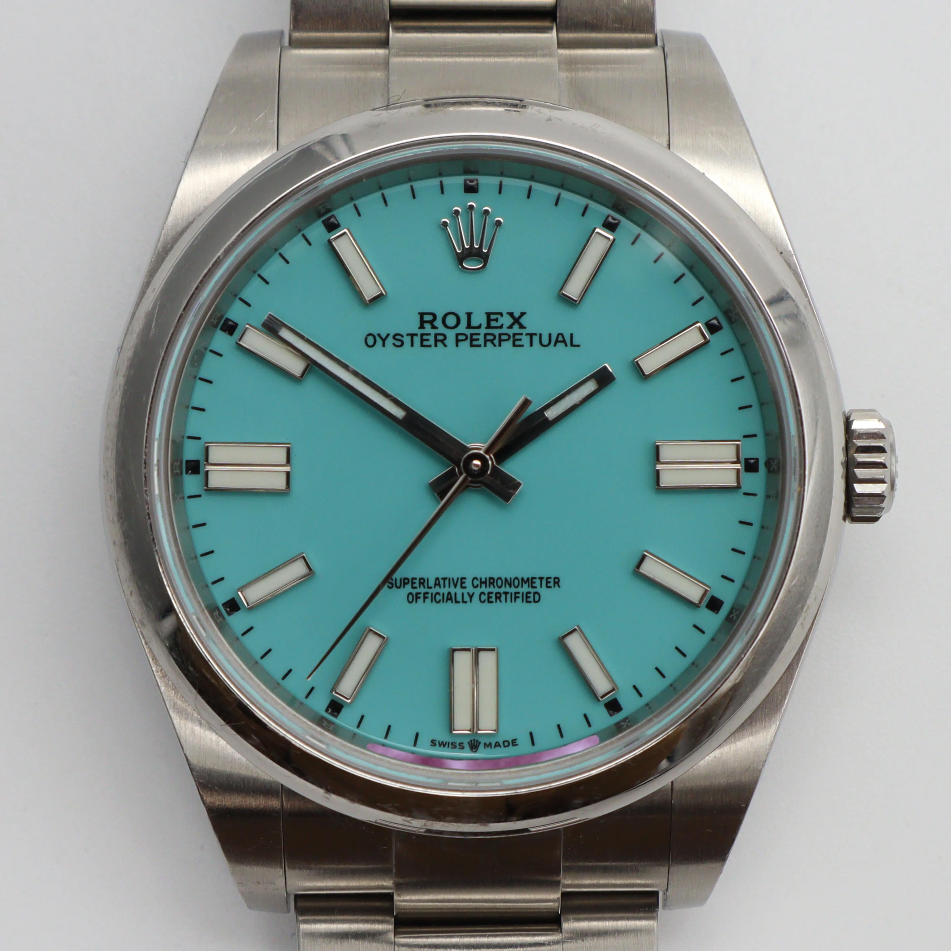 Pre-owned. PLEASE NOTE THE DIAL IS AFTERMARKET

Comes with an original box and paper. Custom Aftermarket Turquoise Dial


Brand & Model
Brand: Rolex
Model: Oyster Perpetual 116000
General Characteristics

Type: Wristwatch
Department: Men
Style:
