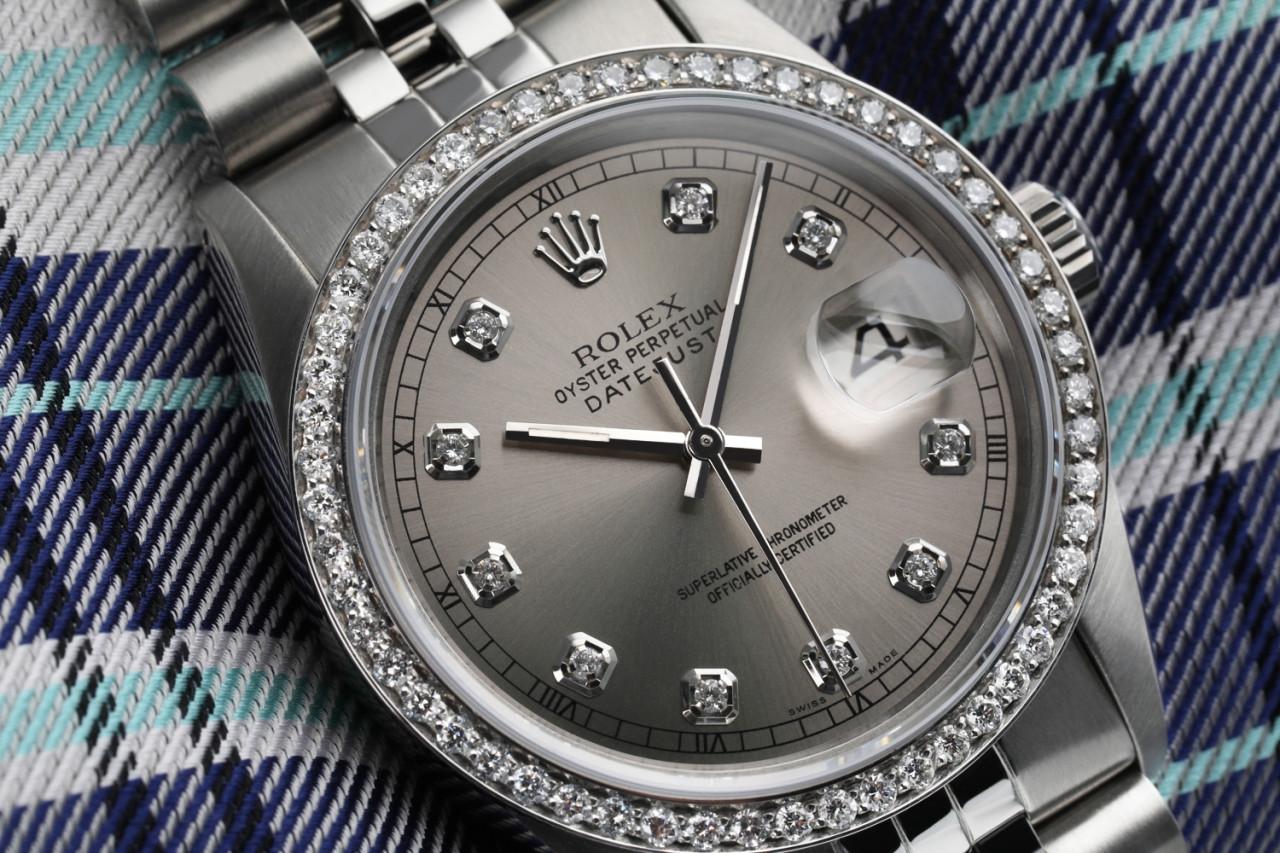 Taille ronde Rolex Montre Oyster Perpetual Datejust à cadran gris foncé avec lunette en diamant 16014 en vente