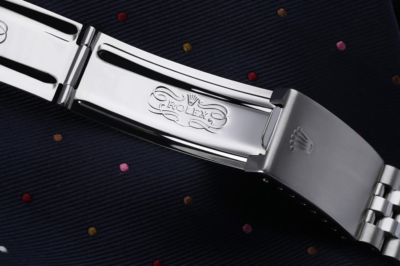 Rolex Montre Oyster Perpetual 36mm Datejust avec cadran en nacre et diamants blancs en vente 4