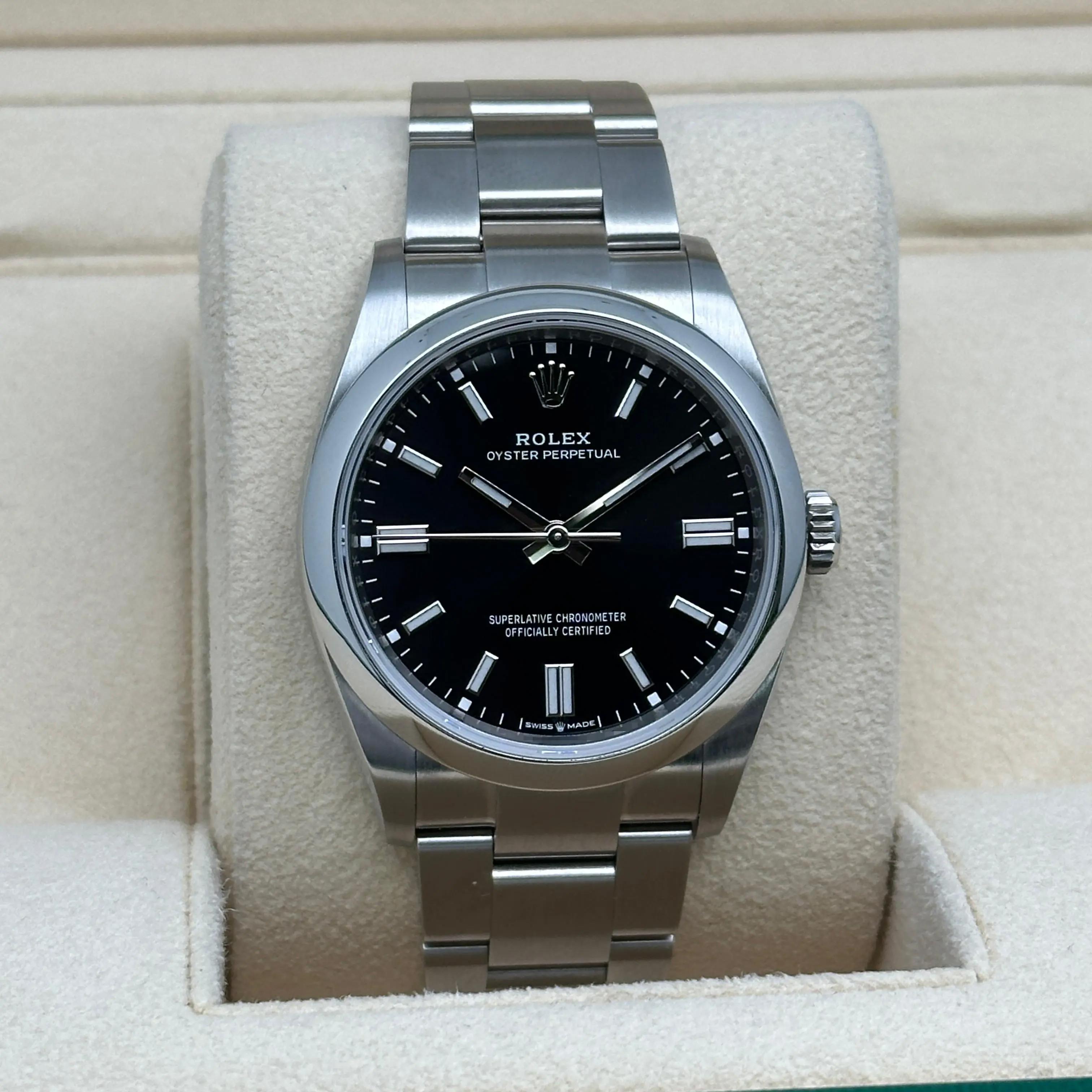 Pre-owned in mint condition. Comes with a box and papers. The watch is fully serviced and tested for water resistance, movement calibration, and time accuracy. 

 Rolex Oyster Perpetual 126000 Men's Wristwatch (36mm)
📌 General Overview
Brand: