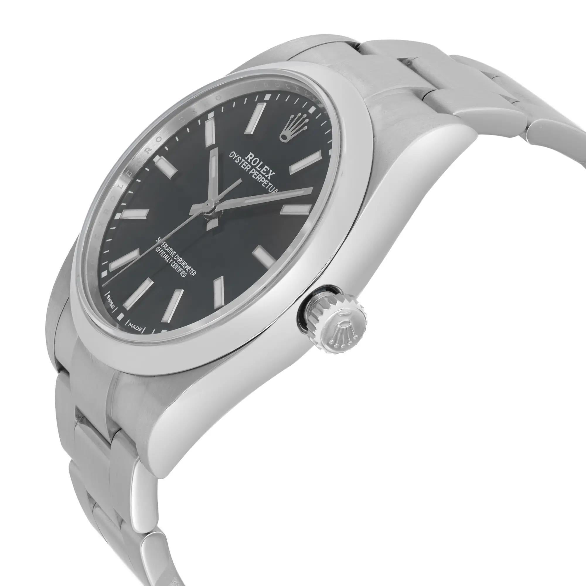 Rolex Oyster Perpetual 39mm Stainless Steel Black Dial Mens Watch 114300 Excellent état - En vente à New York, NY