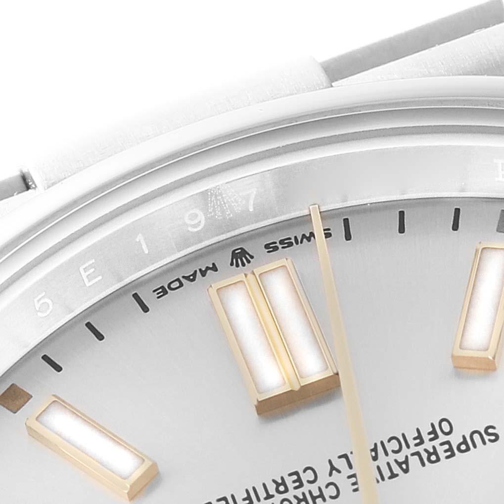 Rolex Oyster Perpetual 41 Silbernes Zifferblatt Stahl Herrenuhr 124300 Ungetragen. Offiziell zertifiziertes Chronometerwerk mit automatischem Aufzug. Gehäuse aus Edelstahl mit einem Durchmesser von 41 mm. Rolex Logo auf der Krone. Glatte Lünette aus